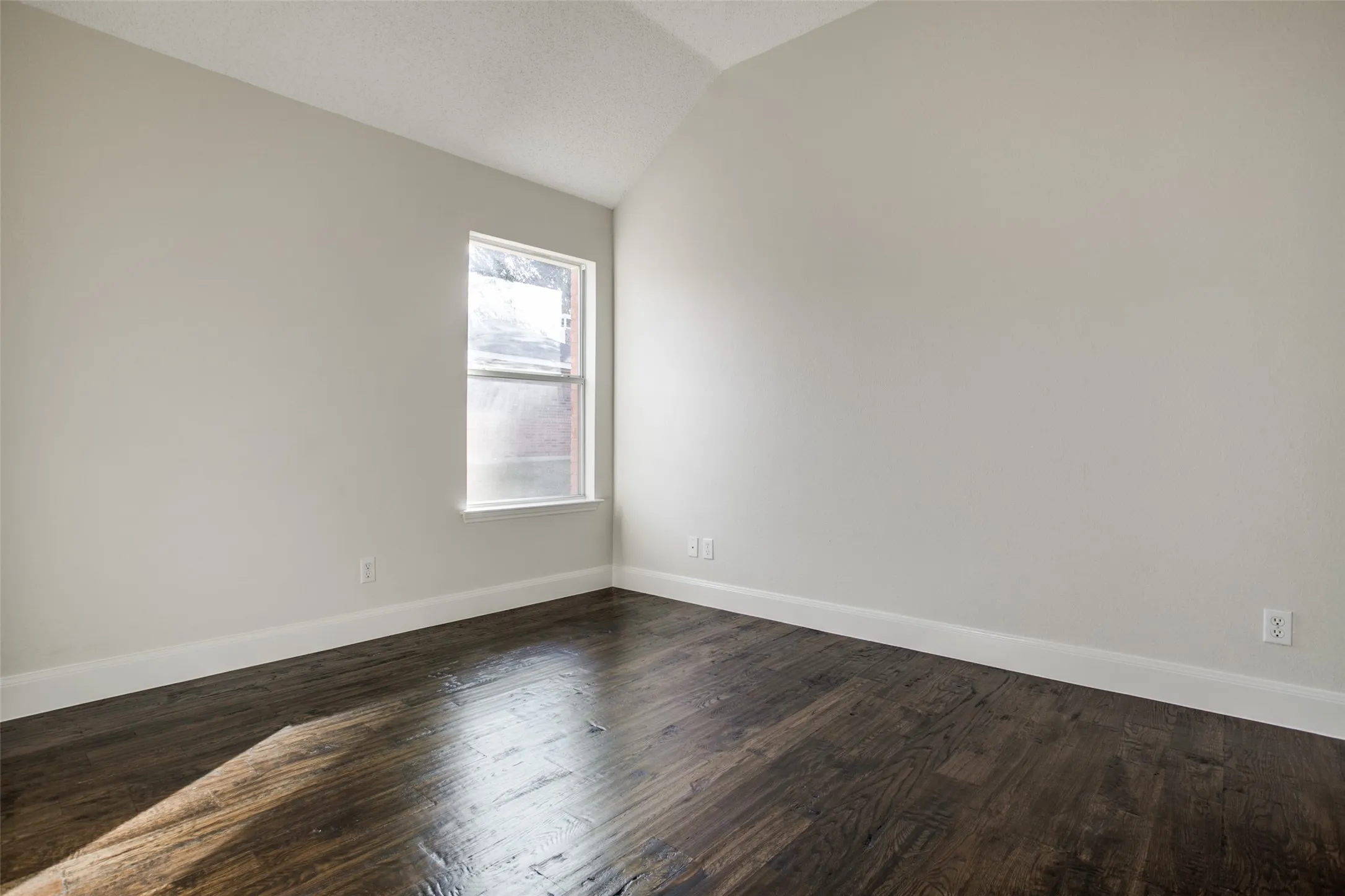 Single Family Residence For Rent in Denton County , 3708 Villanova Drive, Denton, Texas 76210, 3 Bedroom, 2 Bathroom, 2 Garage spaces, 1,803 Sqft, built in 2002, mls#21366937, Real Estate Agent in Denton, Homes For Rent in Denton county, Homes For Rent in Denton, Realtor in Denton Texas, Real Estate Brokerage Independent Realty Texas, Luminita Cordes Realtor