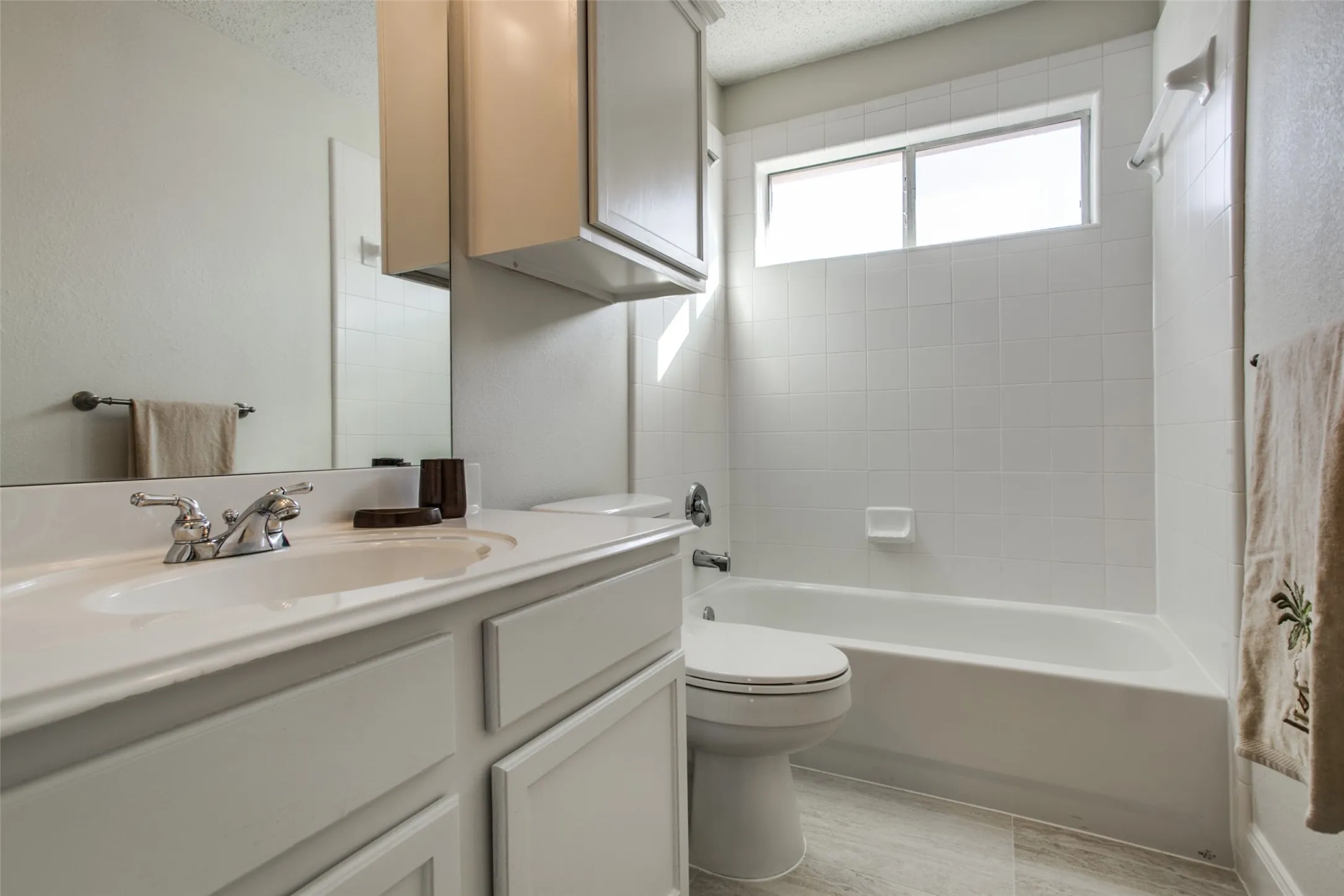 Single Family Residence For Rent in Denton County , 3708 Villanova Drive, Denton, Texas 76210, 3 Bedroom, 2 Bathroom, 2 Garage spaces, 1,803 Sqft, built in 2002, mls#21366937, Real Estate Agent in Denton, Homes For Rent in Denton county, Homes For Rent in Denton, Realtor in Denton Texas, Real Estate Brokerage Independent Realty Texas, Luminita Cordes Realtor