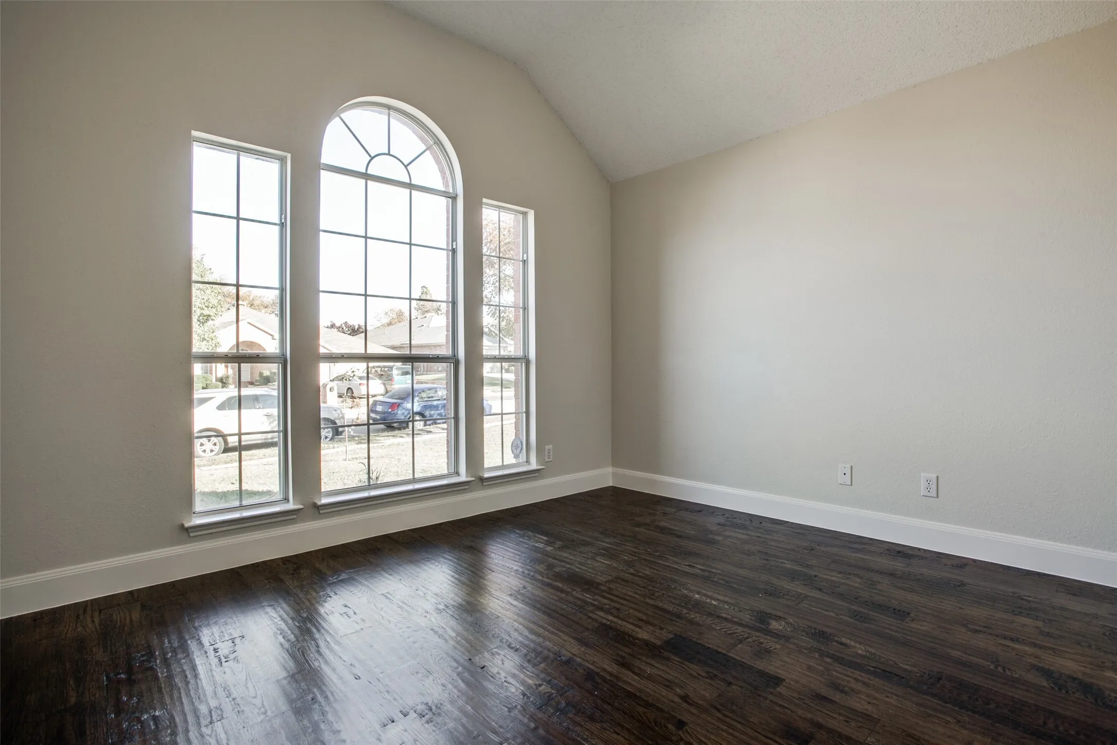 Single Family Residence For Rent in Denton County , 3708 Villanova Drive, Denton, Texas 76210, 3 Bedroom, 2 Bathroom, 2 Garage spaces, 1,803 Sqft, built in 2002, mls#21366937, Real Estate Agent in Denton, Homes For Rent in Denton county, Homes For Rent in Denton, Realtor in Denton Texas, Real Estate Brokerage Independent Realty Texas, Luminita Cordes Realtor