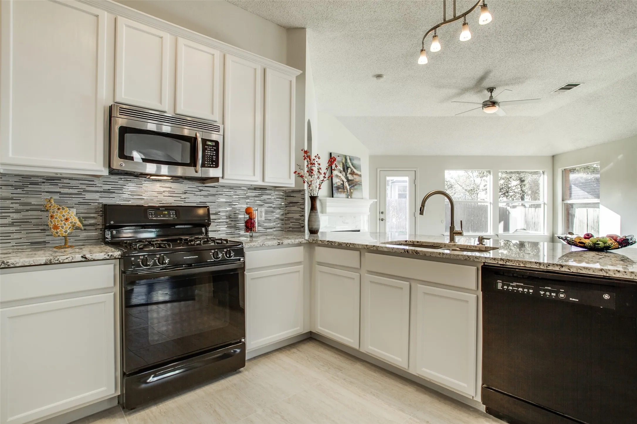 Single Family Residence For Rent in Denton County , 3708 Villanova Drive, Denton, Texas 76210, 3 Bedroom, 2 Bathroom, 2 Garage spaces, 1,803 Sqft, built in 2002, mls#21366937, Real Estate Agent in Denton, Homes For Rent in Denton county, Homes For Rent in Denton, Realtor in Denton Texas, Real Estate Brokerage Independent Realty Texas, Luminita Cordes Realtor