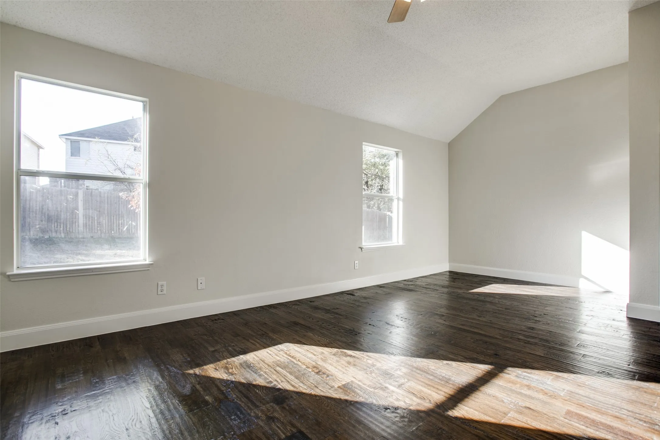 Single Family Residence For Rent in Denton County , 3708 Villanova Drive, Denton, Texas 76210, 3 Bedroom, 2 Bathroom, 2 Garage spaces, 1,803 Sqft, built in 2002, mls#21366937, Real Estate Agent in Denton, Homes For Rent in Denton county, Homes For Rent in Denton, Realtor in Denton Texas, Real Estate Brokerage Independent Realty Texas, Luminita Cordes Realtor