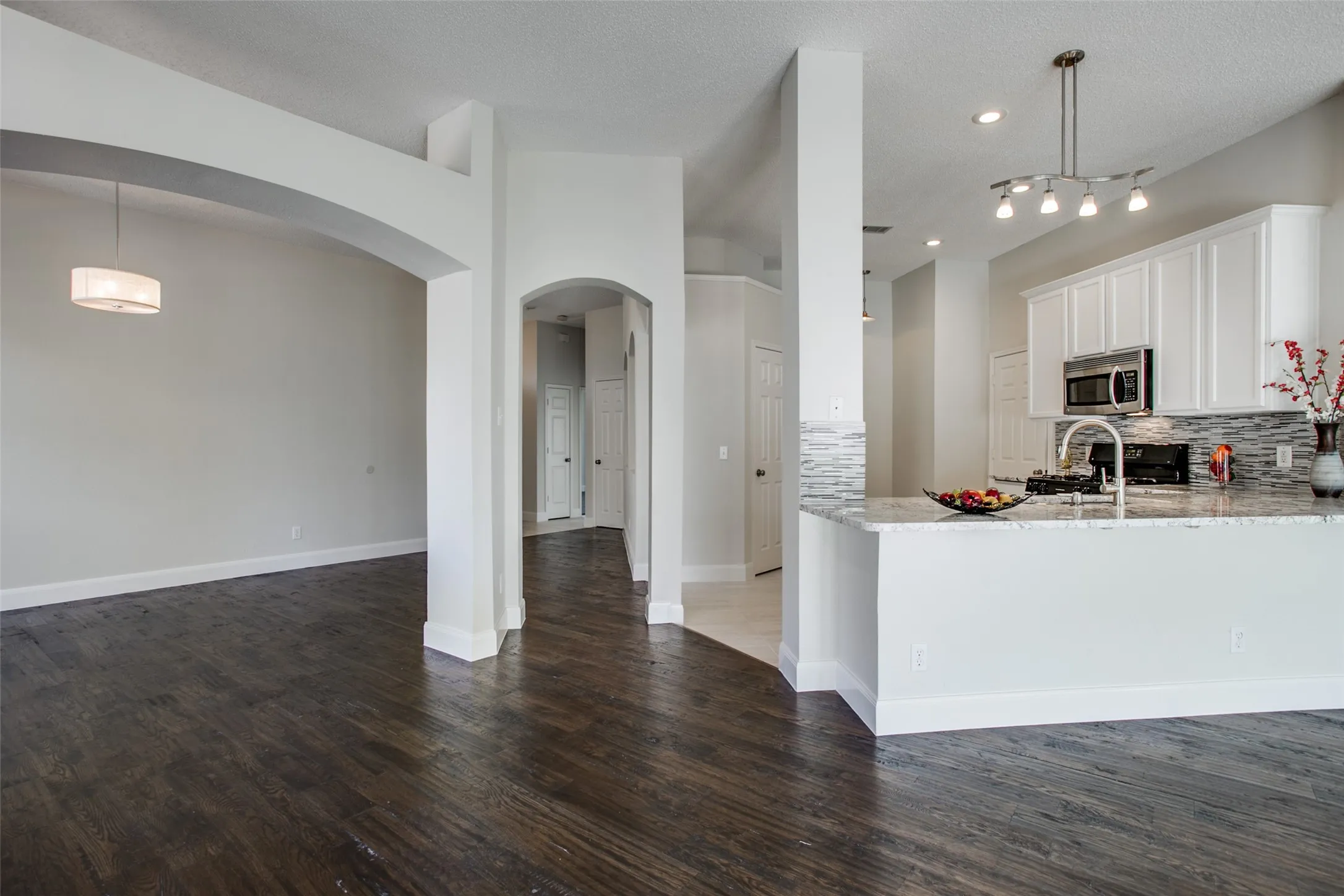 Single Family Residence For Rent in Denton County , 3708 Villanova Drive, Denton, Texas 76210, 3 Bedroom, 2 Bathroom, 2 Garage spaces, 1,803 Sqft, built in 2002, mls#21366937, Real Estate Agent in Denton, Homes For Rent in Denton county, Homes For Rent in Denton, Realtor in Denton Texas, Real Estate Brokerage Independent Realty Texas, Luminita Cordes Realtor