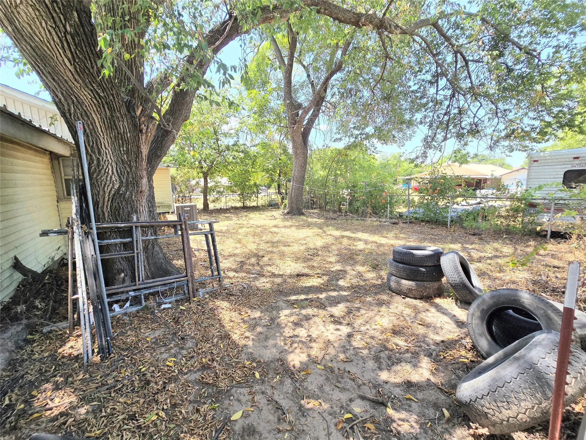 Single Family Residence For Sale in Montague County , 309 Decatur Street, Bowie, Texas 76230, 3 Bedroom, 2 Bathroom, Garage spaces, 1,688 Sqft, built in 1944, mls#21366015, Real Estate Agent in Bowie, Homes For Sale in Montague county, Homes For Sale in Bowie, Realtor in Bowie Texas, Real Estate Brokerage Independent Realty Texas, Luminita Cordes Realtor