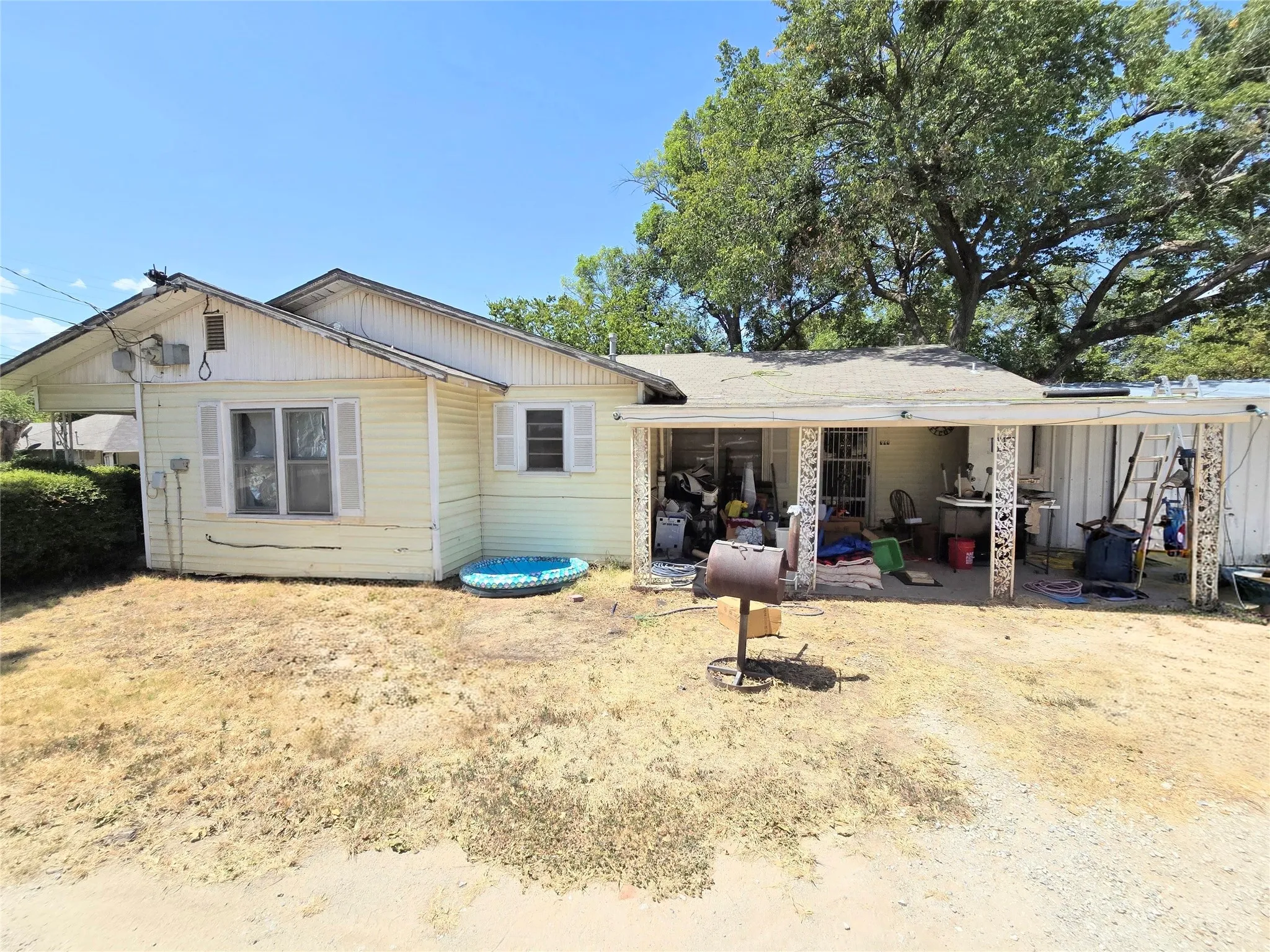 Single Family Residence For Sale in Montague County , 309 Decatur Street, Bowie, Texas 76230, 3 Bedroom, 2 Bathroom, Garage spaces, 1,688 Sqft, built in 1944, mls#21366015, Real Estate Agent in Bowie, Homes For Sale in Montague county, Homes For Sale in Bowie, Realtor in Bowie Texas, Real Estate Brokerage Independent Realty Texas, Luminita Cordes Realtor