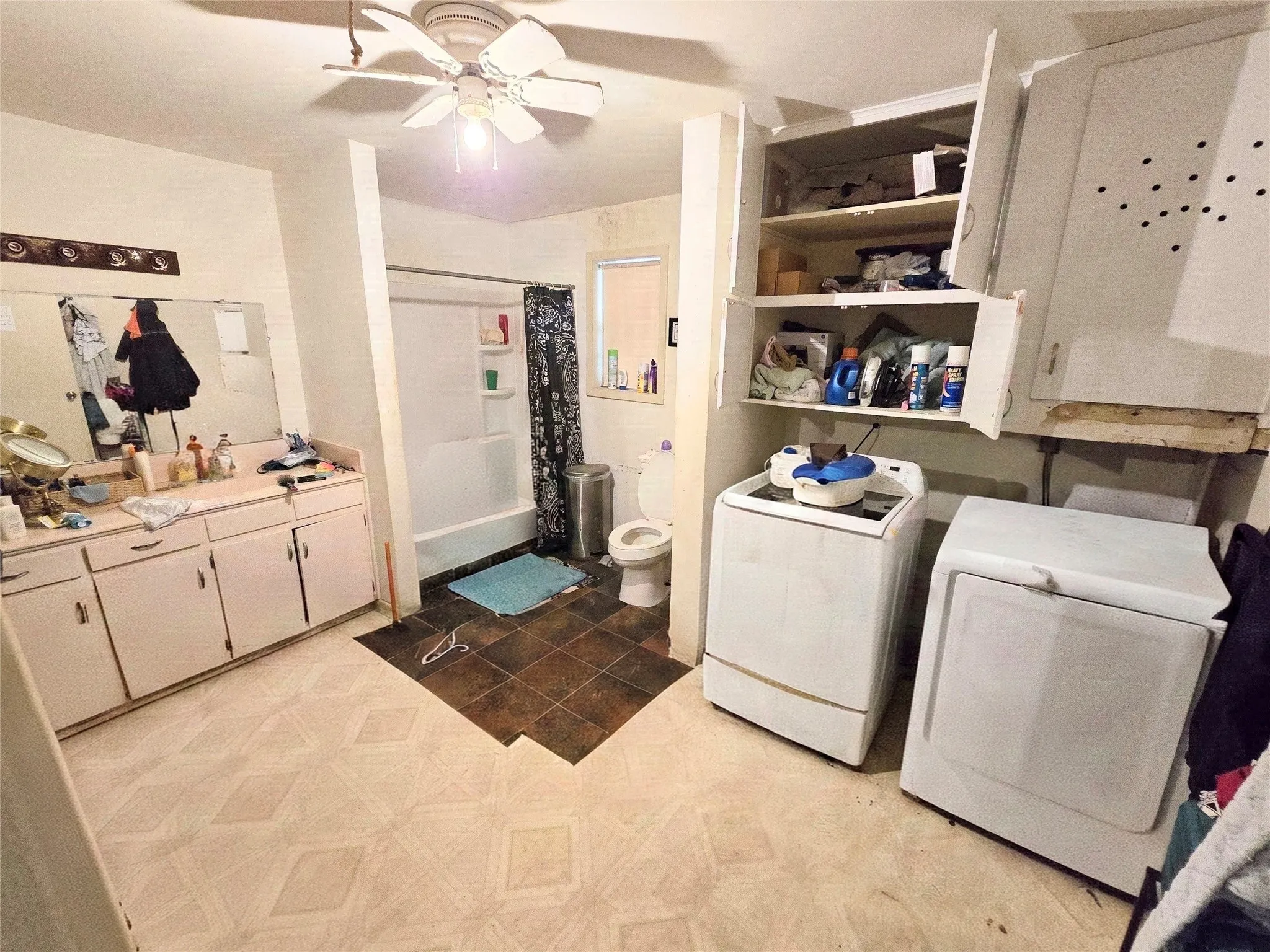 Single Family Residence For Sale in Montague County , 309 Decatur Street, Bowie, Texas 76230, 3 Bedroom, 2 Bathroom, Garage spaces, 1,688 Sqft, built in 1944, mls#21366015, Real Estate Agent in Bowie, Homes For Sale in Montague county, Homes For Sale in Bowie, Realtor in Bowie Texas, Real Estate Brokerage Independent Realty Texas, Luminita Cordes Realtor