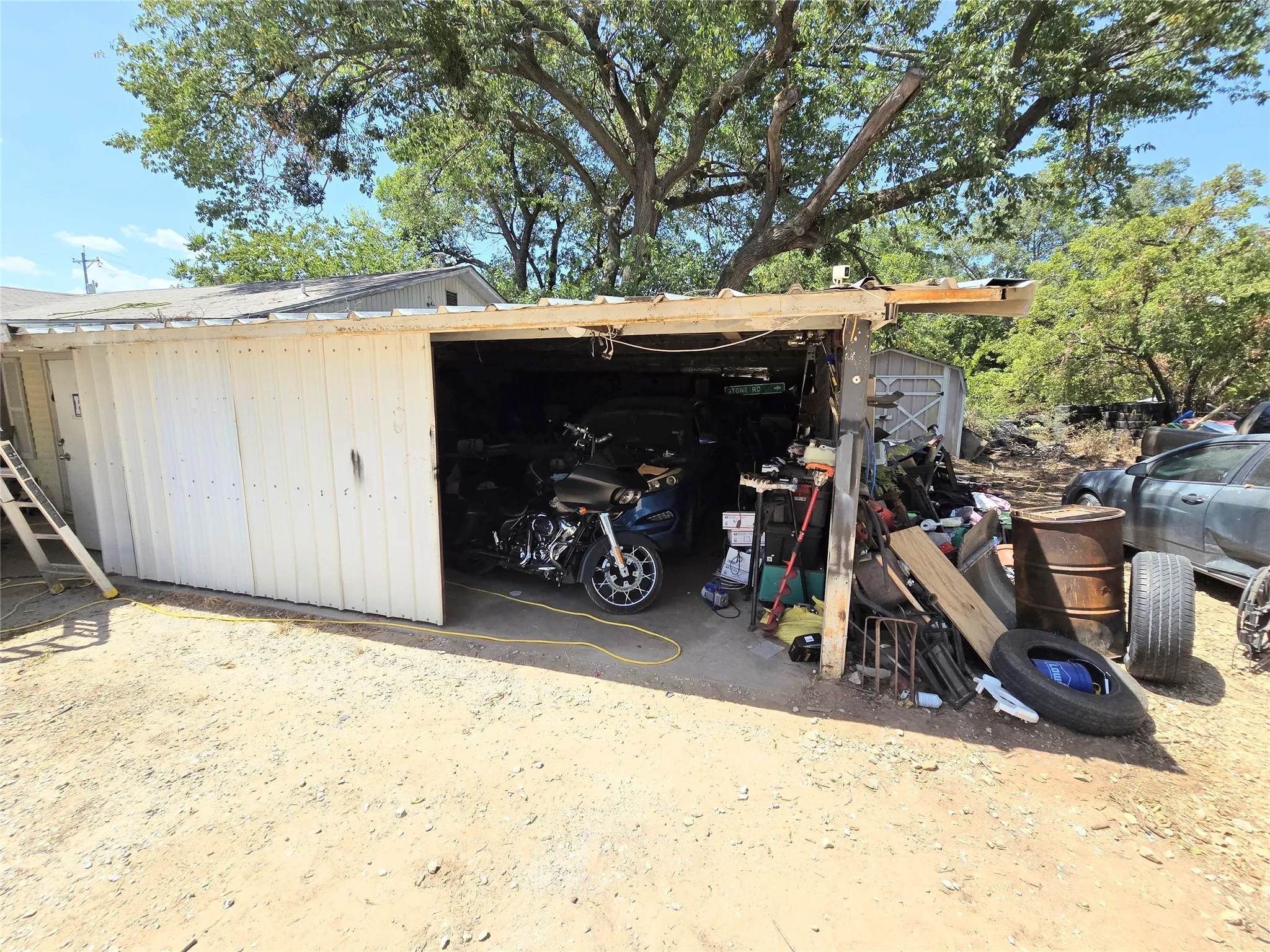 Single Family Residence For Sale in Montague County , 309 Decatur Street, Bowie, Texas 76230, 3 Bedroom, 2 Bathroom, Garage spaces, 1,688 Sqft, built in 1944, mls#21366015, Real Estate Agent in Bowie, Homes For Sale in Montague county, Homes For Sale in Bowie, Realtor in Bowie Texas, Real Estate Brokerage Independent Realty Texas, Luminita Cordes Realtor