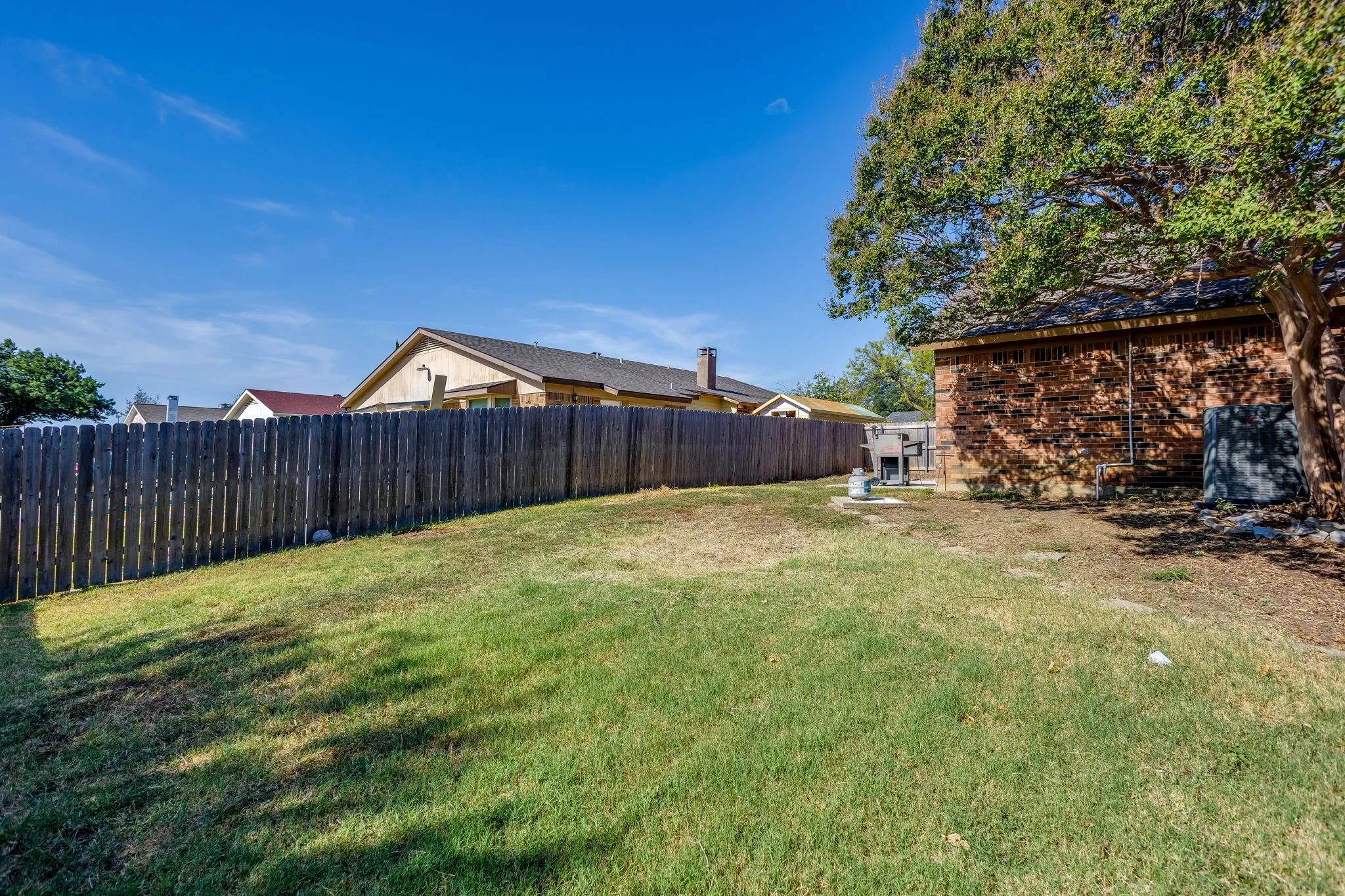 Single Family Residence For Sale in Denton County , 3226 Delaford Drive, Carrollton, Texas 75007, 4 Bedroom, 2 Bathroom, 2 Garage spaces, 1,670 Sqft, built in 1983, mls#21365567, Real Estate Agent in Carrollton, Homes For Sale in Denton county, Homes For Sale in Carrollton, Realtor in Carrollton Texas, Real Estate Brokerage Independent Realty Texas, Luminita Cordes Realtor