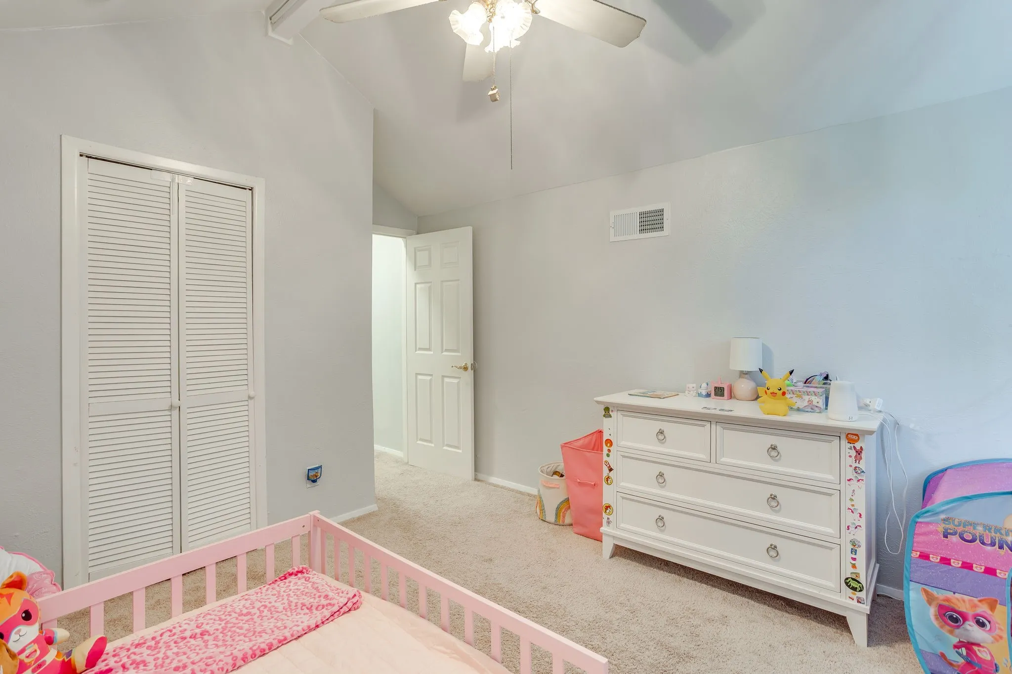 Single Family Residence For Sale in Denton County , 3226 Delaford Drive, Carrollton, Texas 75007, 4 Bedroom, 2 Bathroom, 2 Garage spaces, 1,670 Sqft, built in 1983, mls#21365567, Real Estate Agent in Carrollton, Homes For Sale in Denton county, Homes For Sale in Carrollton, Realtor in Carrollton Texas, Real Estate Brokerage Independent Realty Texas, Luminita Cordes Realtor