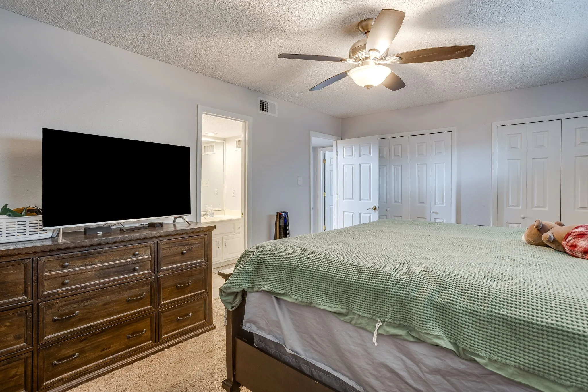 Single Family Residence For Sale in Denton County , 3226 Delaford Drive, Carrollton, Texas 75007, 4 Bedroom, 2 Bathroom, 2 Garage spaces, 1,670 Sqft, built in 1983, mls#21365567, Real Estate Agent in Carrollton, Homes For Sale in Denton county, Homes For Sale in Carrollton, Realtor in Carrollton Texas, Real Estate Brokerage Independent Realty Texas, Luminita Cordes Realtor