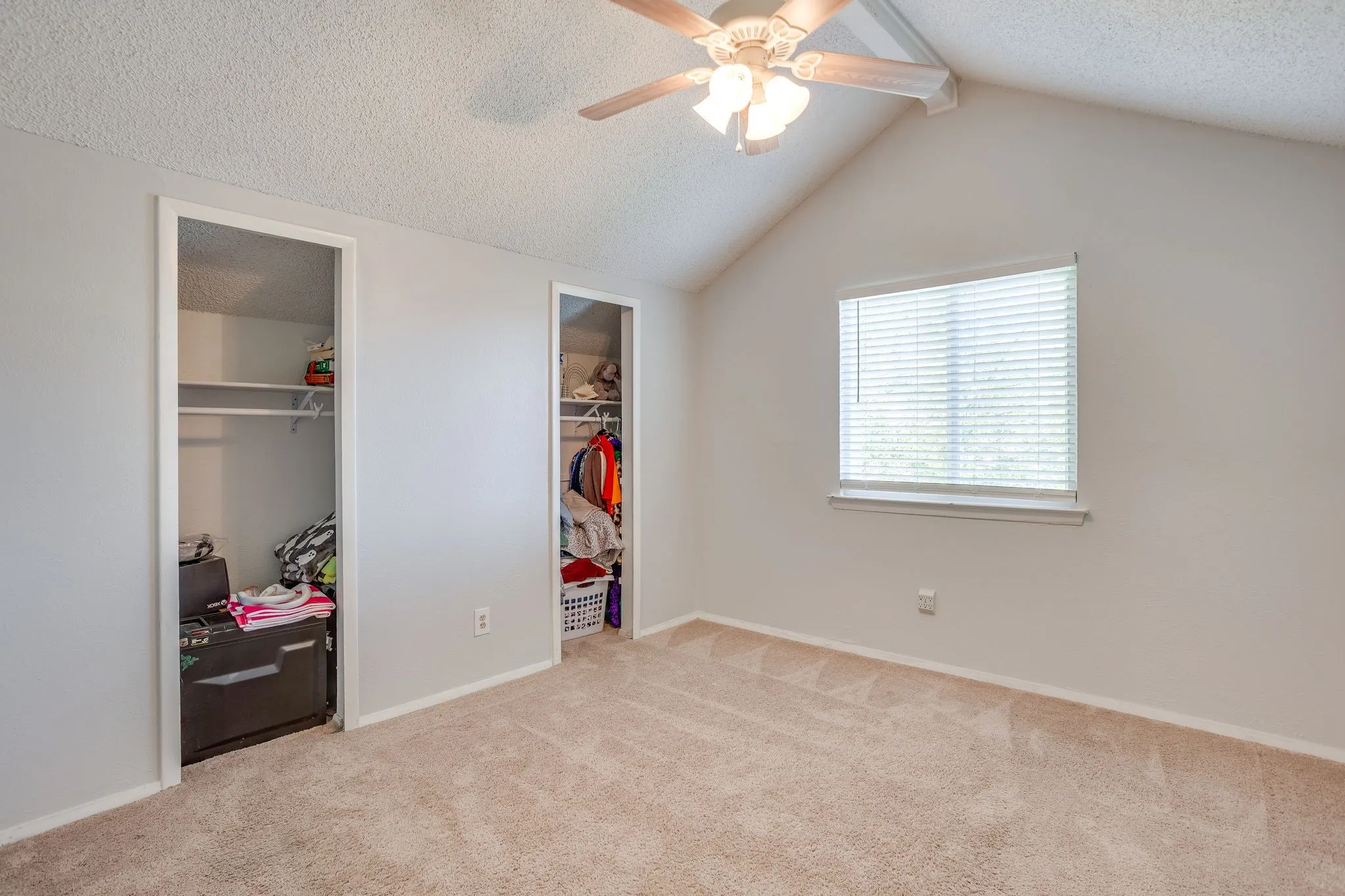 Single Family Residence For Sale in Denton County , 3226 Delaford Drive, Carrollton, Texas 75007, 4 Bedroom, 2 Bathroom, 2 Garage spaces, 1,670 Sqft, built in 1983, mls#21365567, Real Estate Agent in Carrollton, Homes For Sale in Denton county, Homes For Sale in Carrollton, Realtor in Carrollton Texas, Real Estate Brokerage Independent Realty Texas, Luminita Cordes Realtor