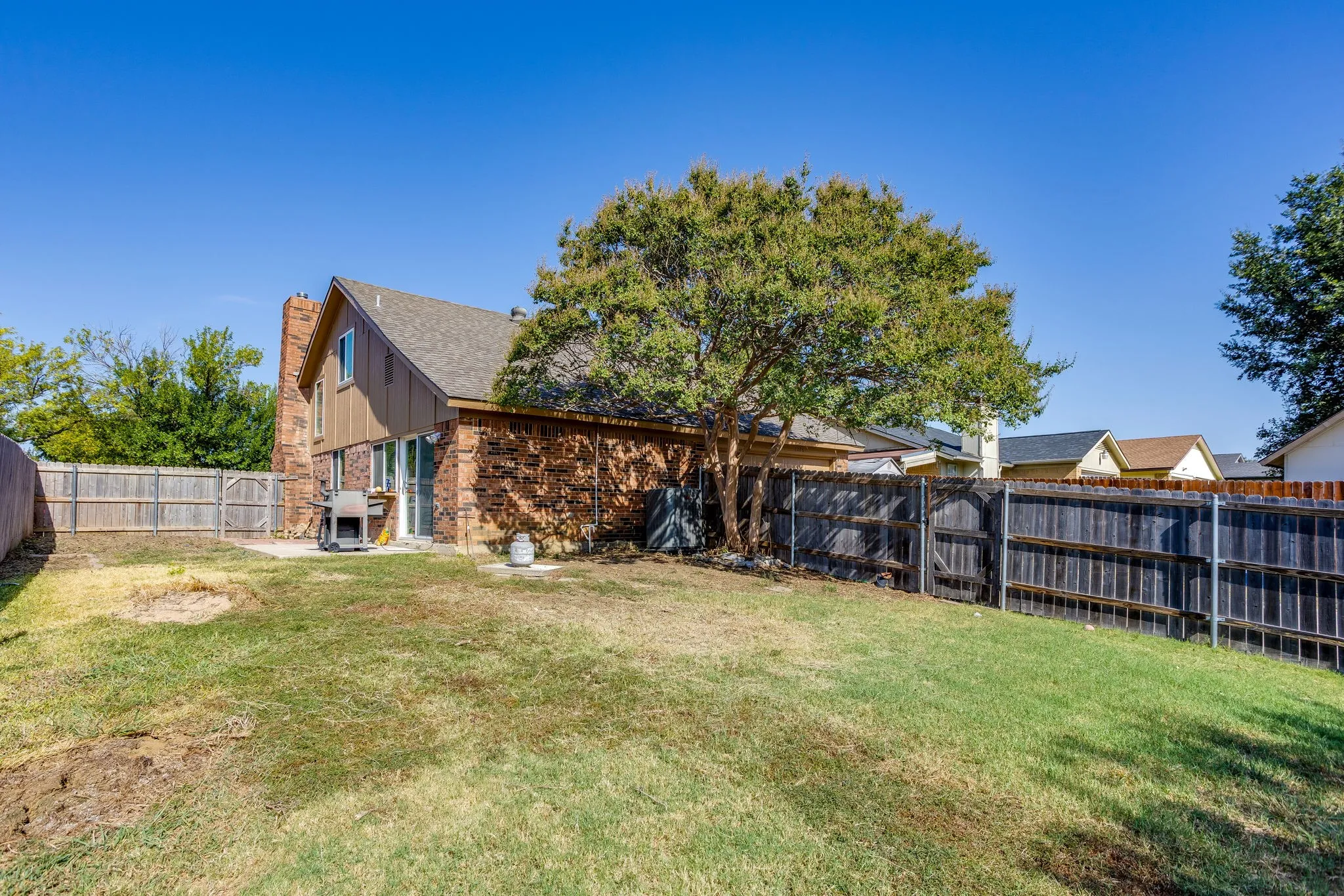 Single Family Residence For Sale in Denton County , 3226 Delaford Drive, Carrollton, Texas 75007, 4 Bedroom, 2 Bathroom, 2 Garage spaces, 1,670 Sqft, built in 1983, mls#21365567, Real Estate Agent in Carrollton, Homes For Sale in Denton county, Homes For Sale in Carrollton, Realtor in Carrollton Texas, Real Estate Brokerage Independent Realty Texas, Luminita Cordes Realtor