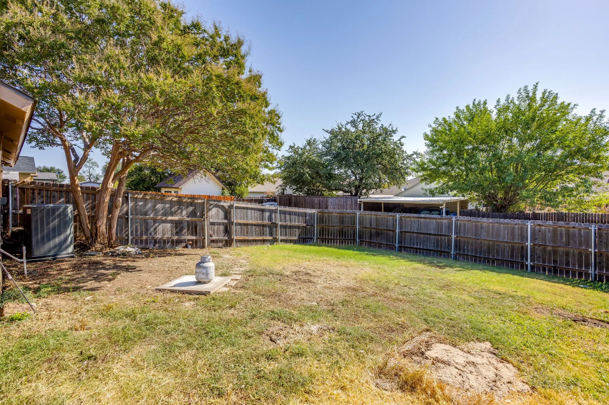 Single Family Residence For Sale in Denton County , 3226 Delaford Drive, Carrollton, Texas 75007, 4 Bedroom, 2 Bathroom, 2 Garage spaces, 1,670 Sqft, built in 1983, mls#21365567, Real Estate Agent in Carrollton, Homes For Sale in Denton county, Homes For Sale in Carrollton, Realtor in Carrollton Texas, Real Estate Brokerage Independent Realty Texas, Luminita Cordes Realtor
