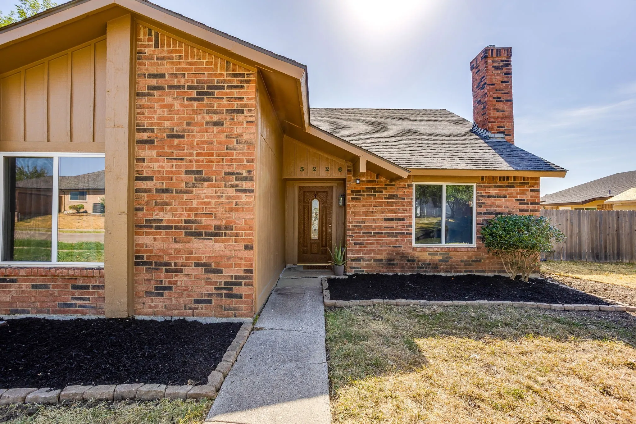 Single Family Residence For Sale in Denton County , 3226 Delaford Drive, Carrollton, Texas 75007, 4 Bedroom, 2 Bathroom, 2 Garage spaces, 1,670 Sqft, built in 1983, mls#21365567, Real Estate Agent in Carrollton, Homes For Sale in Denton county, Homes For Sale in Carrollton, Realtor in Carrollton Texas, Real Estate Brokerage Independent Realty Texas, Luminita Cordes Realtor