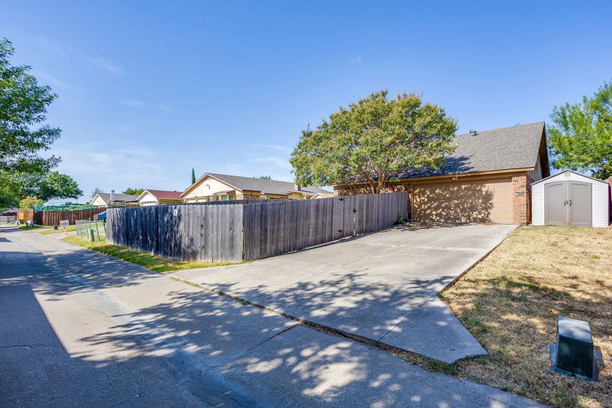 Single Family Residence For Sale in Denton County , 3226 Delaford Drive, Carrollton, Texas 75007, 4 Bedroom, 2 Bathroom, 2 Garage spaces, 1,670 Sqft, built in 1983, mls#21365567, Real Estate Agent in Carrollton, Homes For Sale in Denton county, Homes For Sale in Carrollton, Realtor in Carrollton Texas, Real Estate Brokerage Independent Realty Texas, Luminita Cordes Realtor
