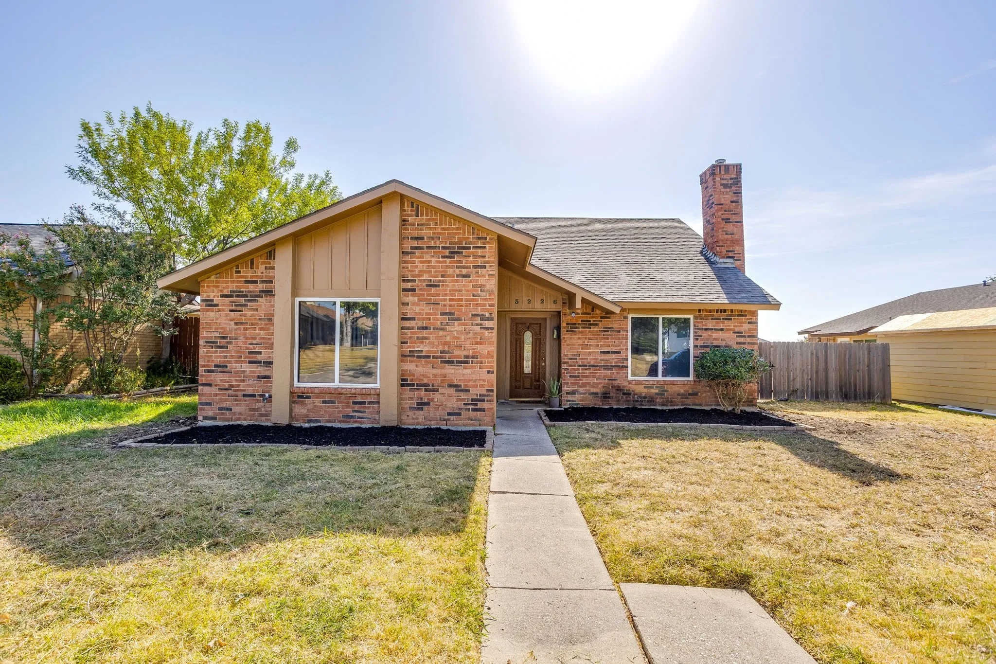 Single Family Residence For Sale in Denton County , 3226 Delaford Drive, Carrollton, Texas 75007, 4 Bedroom, 2 Bathroom, 2 Garage spaces, 1,670 Sqft, built in 1983, mls#21365567, Real Estate Agent in Carrollton, Homes For Sale in Denton county, Homes For Sale in Carrollton, Realtor in Carrollton Texas, Real Estate Brokerage Independent Realty Texas, Luminita Cordes Realtor