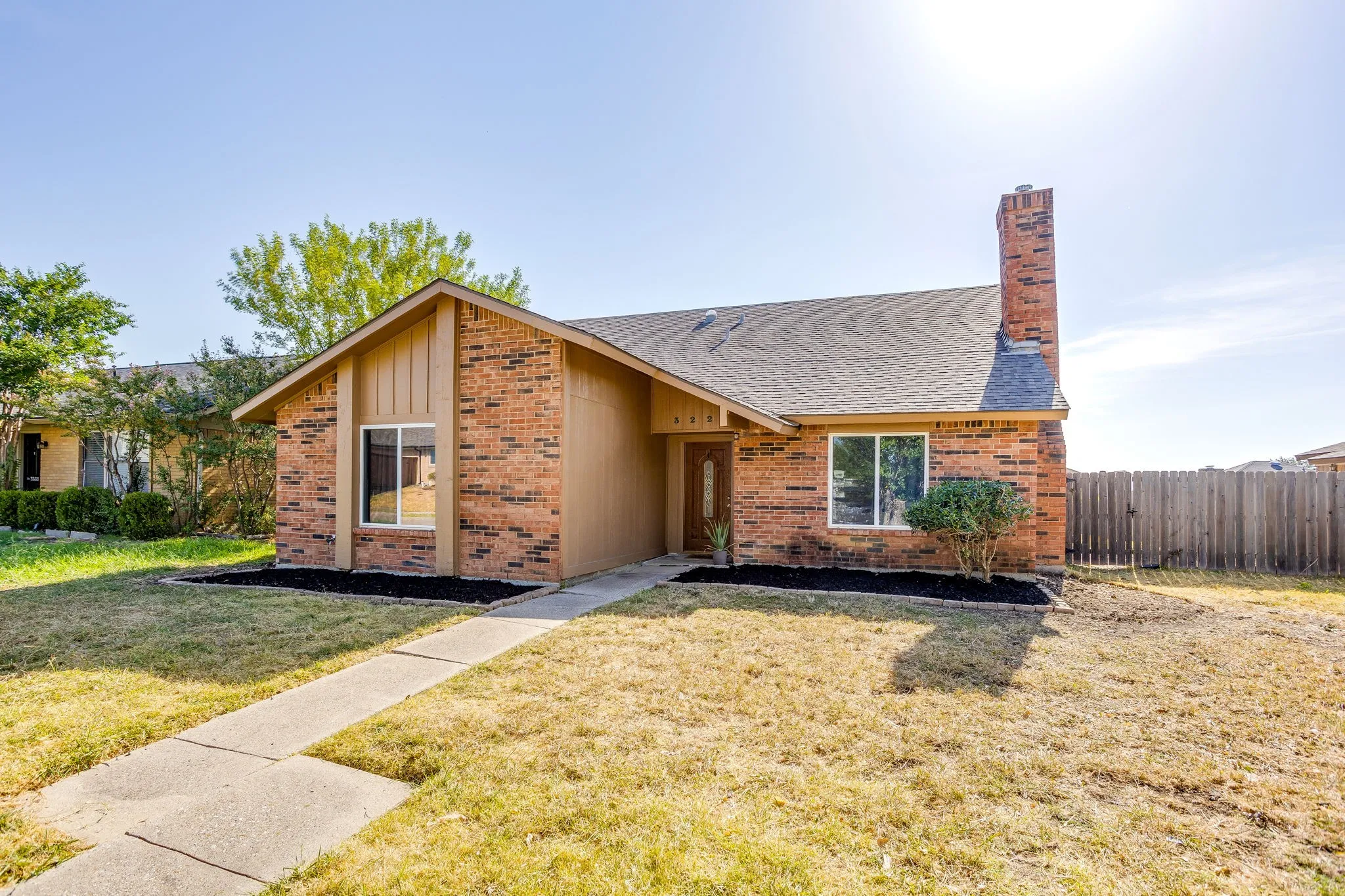 Single Family Residence For Sale in Denton County , 3226 Delaford Drive, Carrollton, Texas 75007, 4 Bedroom, 2 Bathroom, 2 Garage spaces, 1,670 Sqft, built in 1983, mls#21365567, Real Estate Agent in Carrollton, Homes For Sale in Denton county, Homes For Sale in Carrollton, Realtor in Carrollton Texas, Real Estate Brokerage Independent Realty Texas, Luminita Cordes Realtor