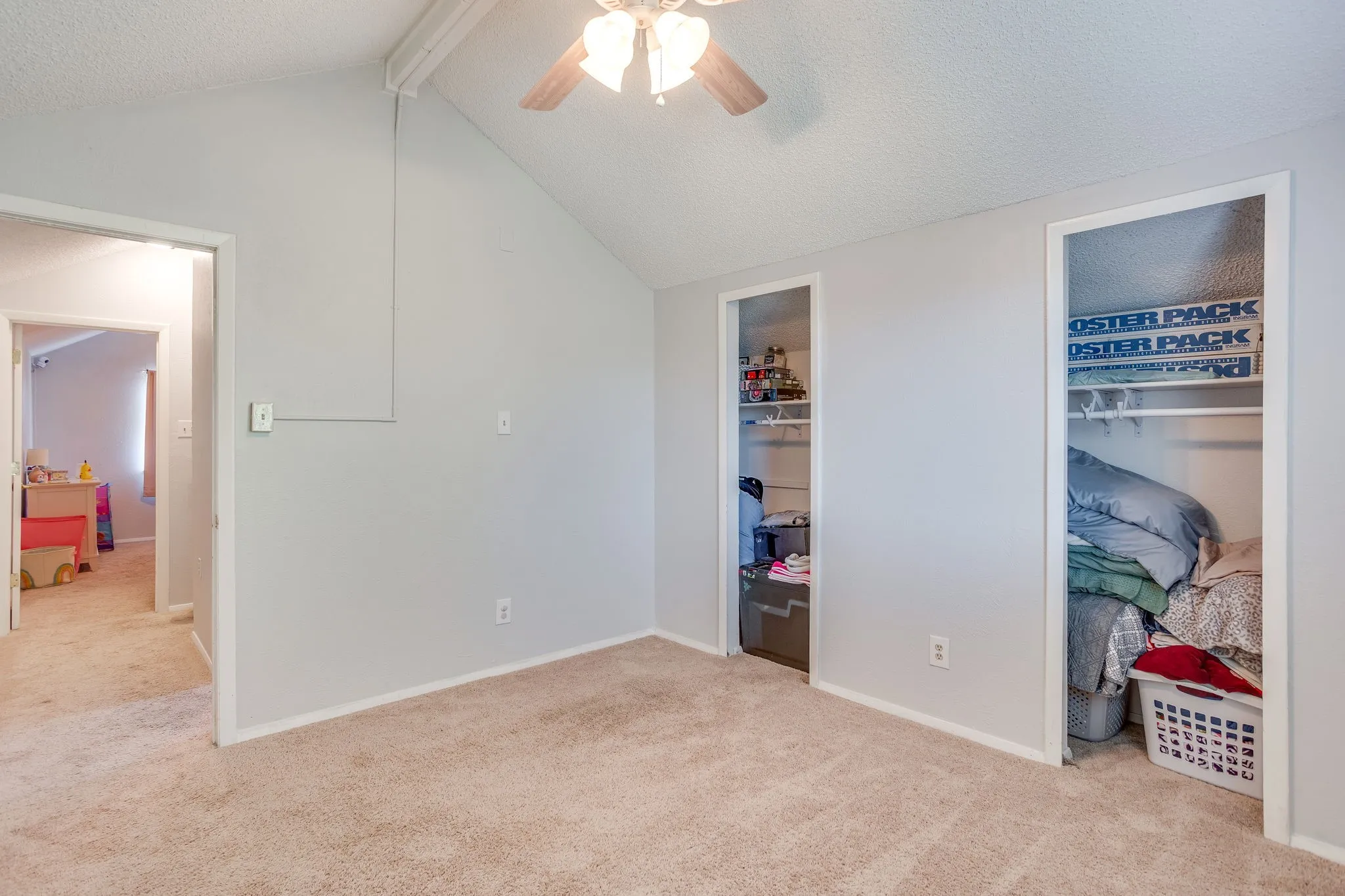 Single Family Residence For Sale in Denton County , 3226 Delaford Drive, Carrollton, Texas 75007, 4 Bedroom, 2 Bathroom, 2 Garage spaces, 1,670 Sqft, built in 1983, mls#21365567, Real Estate Agent in Carrollton, Homes For Sale in Denton county, Homes For Sale in Carrollton, Realtor in Carrollton Texas, Real Estate Brokerage Independent Realty Texas, Luminita Cordes Realtor