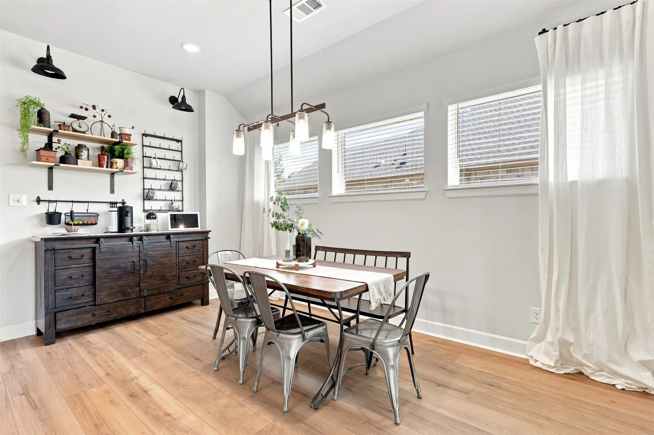 Single Family Residence For Sale in Denton County , 1612 Ranger Road, Aubrey, Texas 76227, 4 Bedroom, 3 Bathroom, 2 Garage spaces, 2,251 Sqft, built in 2019, mls#21362532, Real Estate Agent in Aubrey, Homes For Sale in Denton county, Homes For Sale in Aubrey, Realtor in Aubrey Texas, Real Estate Brokerage Independent Realty Texas, Luminita Cordes Realtor