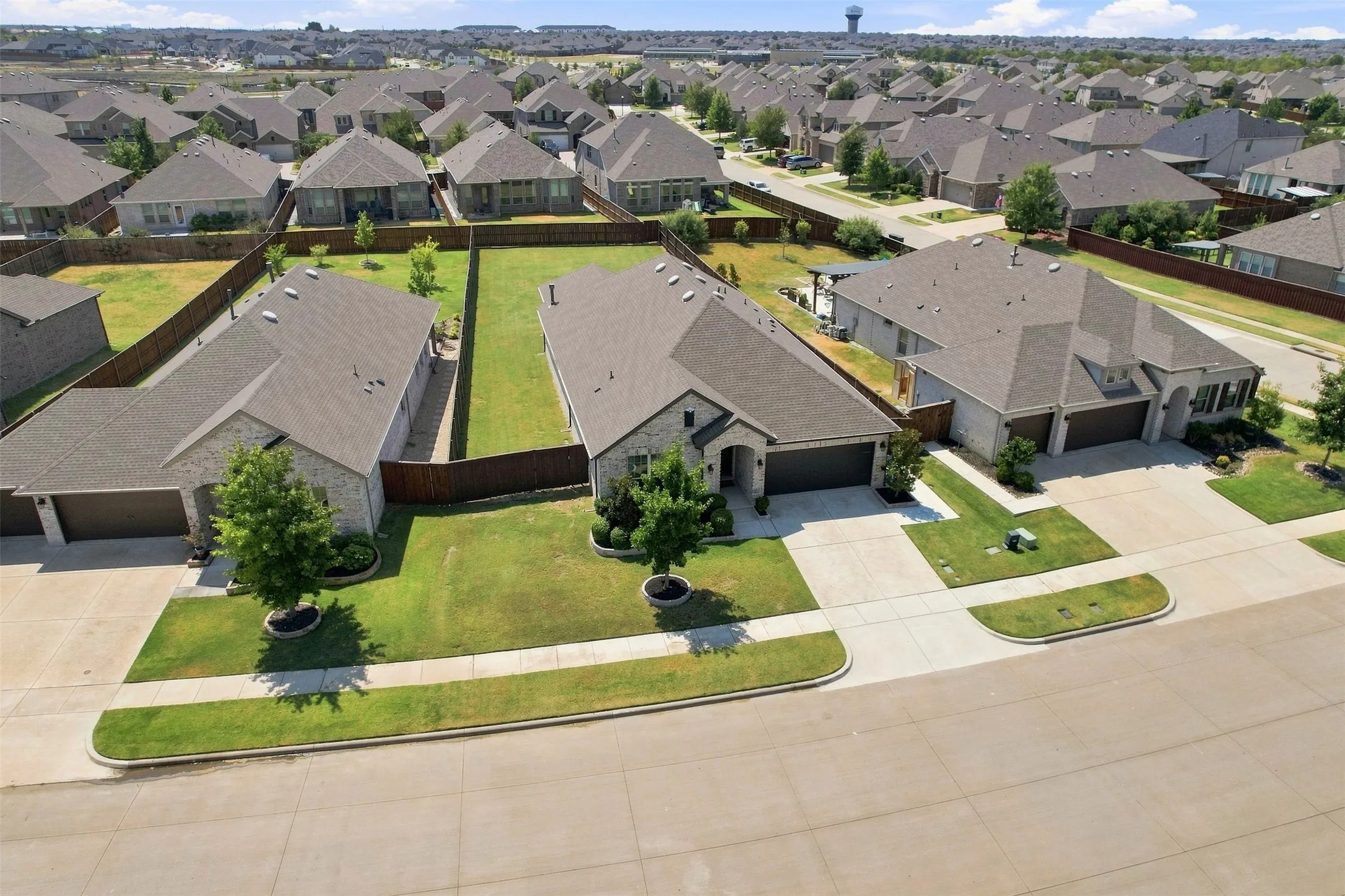 Single Family Residence For Sale in Denton County , 1612 Ranger Road, Aubrey, Texas 76227, 4 Bedroom, 3 Bathroom, 2 Garage spaces, 2,251 Sqft, built in 2019, mls#21362532, Real Estate Agent in Aubrey, Homes For Sale in Denton county, Homes For Sale in Aubrey, Realtor in Aubrey Texas, Real Estate Brokerage Independent Realty Texas, Luminita Cordes Realtor