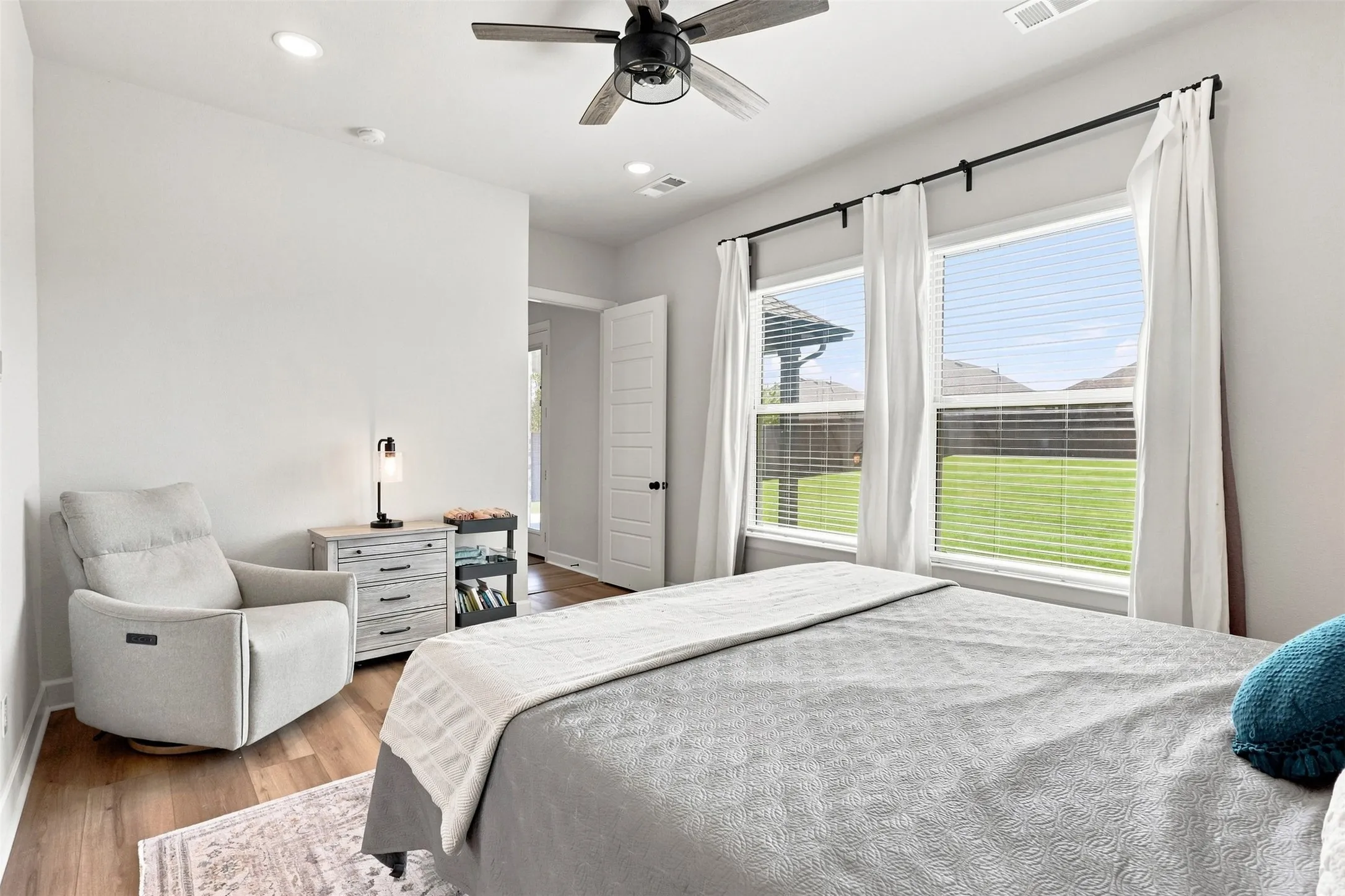 Single Family Residence For Sale in Denton County , 1612 Ranger Road, Aubrey, Texas 76227, 4 Bedroom, 3 Bathroom, 2 Garage spaces, 2,251 Sqft, built in 2019, mls#21362532, Real Estate Agent in Aubrey, Homes For Sale in Denton county, Homes For Sale in Aubrey, Realtor in Aubrey Texas, Real Estate Brokerage Independent Realty Texas, Luminita Cordes Realtor