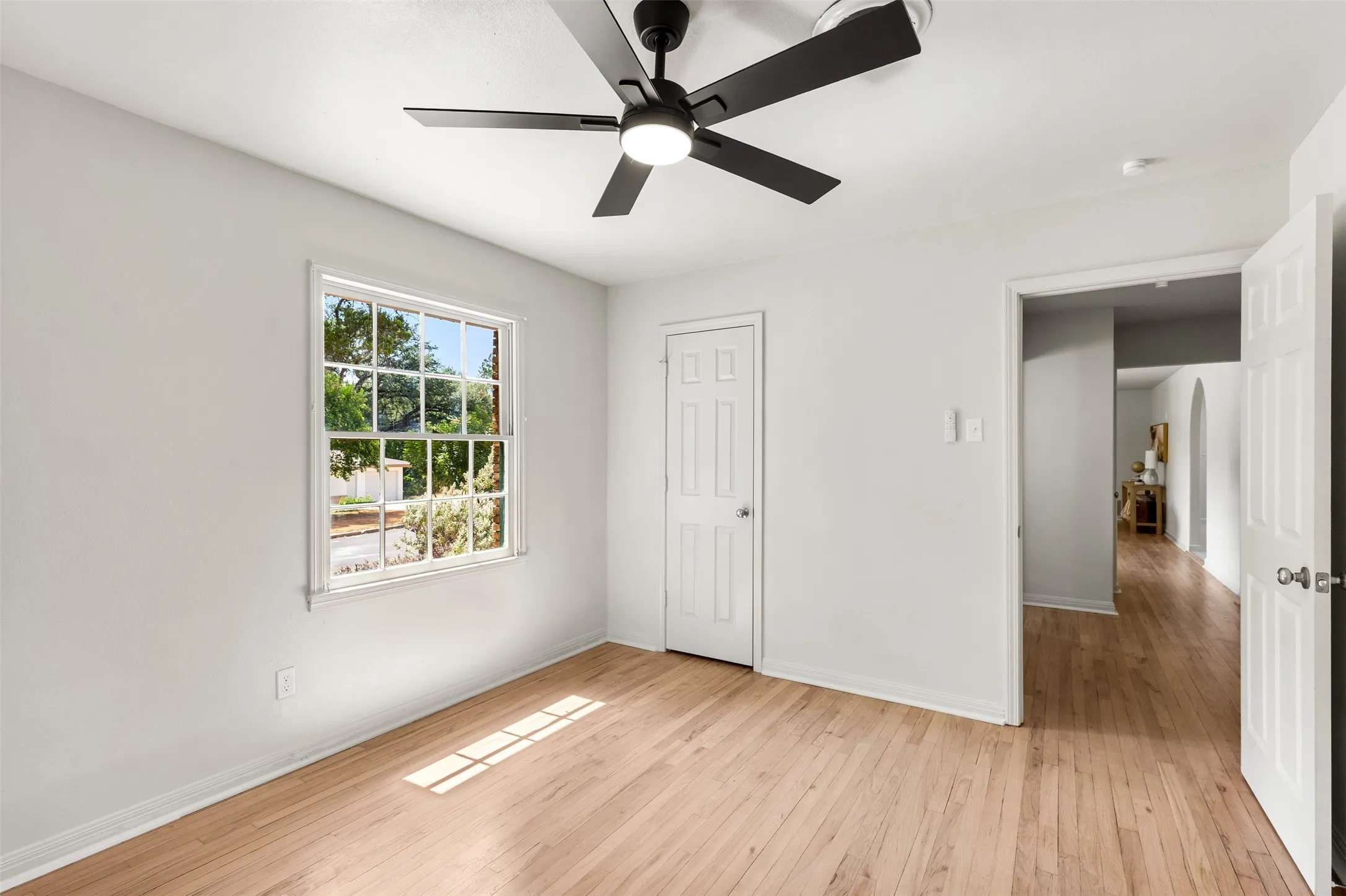Single Family Residence For Sale in Mc Lennan County , 4601 Robinwood Drive, Waco, Texas 76708, 3 Bedroom, 2 Bathroom, 2 Garage spaces, 1,553 Sqft, built in 1954, mls#21366942, Real Estate Agent in Waco, Homes For Sale in Mc Lennan county, Homes For Sale in Waco, Realtor in Waco Texas, Real Estate Brokerage Independent Realty Texas, Luminita Cordes Realtor