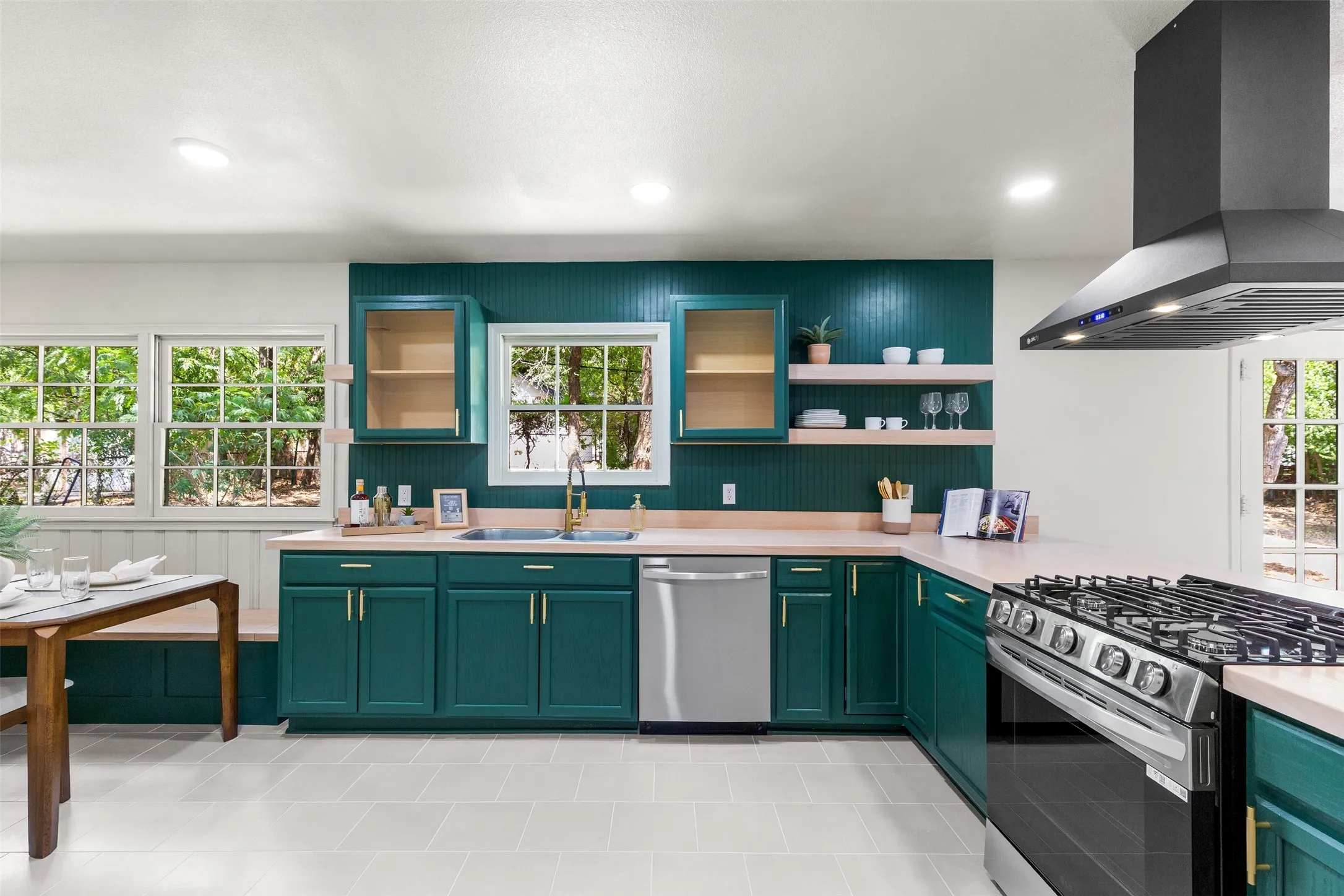 Single Family Residence For Sale in Mc Lennan County , 4601 Robinwood Drive, Waco, Texas 76708, 3 Bedroom, 2 Bathroom, 2 Garage spaces, 1,553 Sqft, built in 1954, mls#21366942, Real Estate Agent in Waco, Homes For Sale in Mc Lennan county, Homes For Sale in Waco, Realtor in Waco Texas, Real Estate Brokerage Independent Realty Texas, Luminita Cordes Realtor