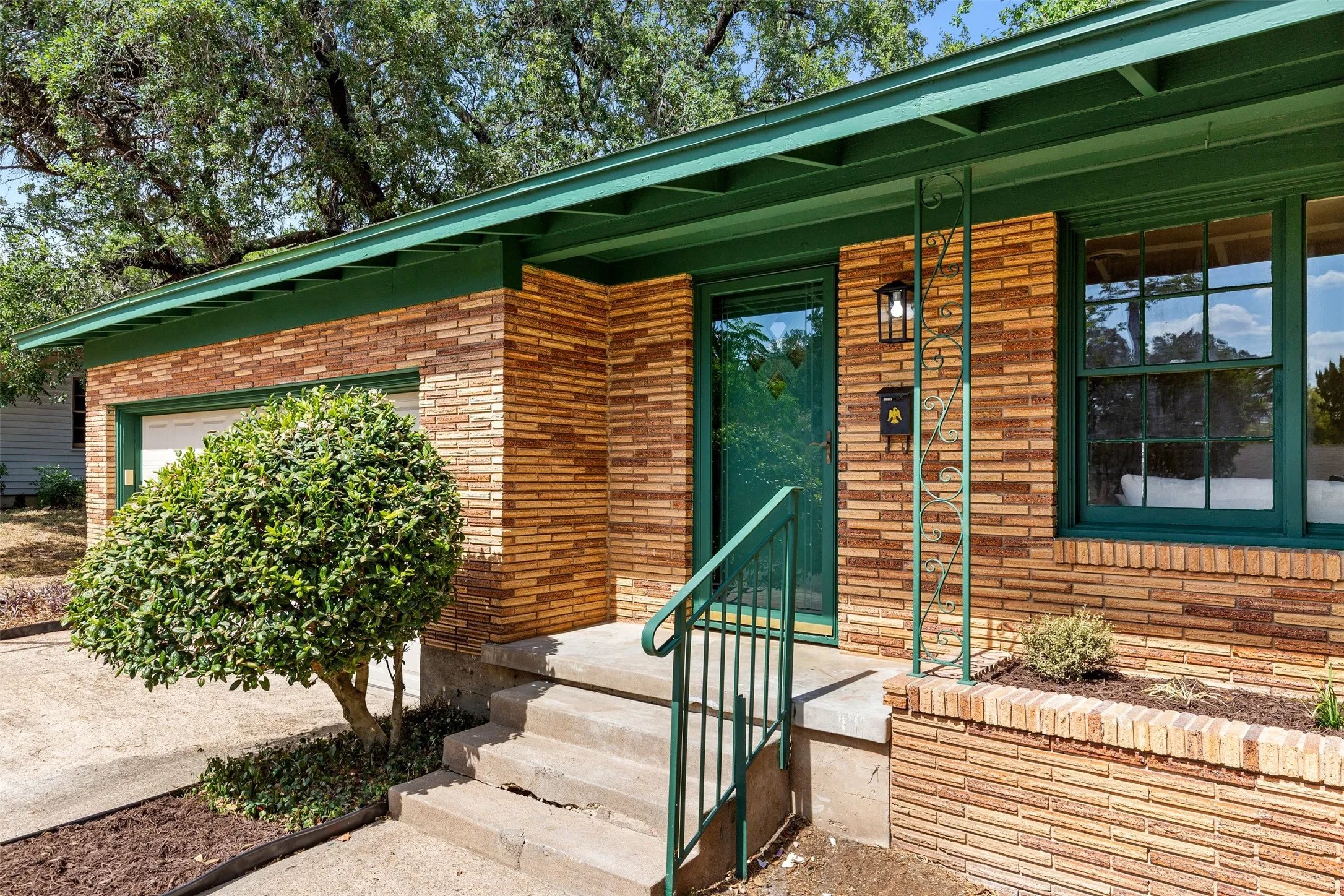 Single Family Residence For Sale in Mc Lennan County , 4601 Robinwood Drive, Waco, Texas 76708, 3 Bedroom, 2 Bathroom, 2 Garage spaces, 1,553 Sqft, built in 1954, mls#21366942, Real Estate Agent in Waco, Homes For Sale in Mc Lennan county, Homes For Sale in Waco, Realtor in Waco Texas, Real Estate Brokerage Independent Realty Texas, Luminita Cordes Realtor