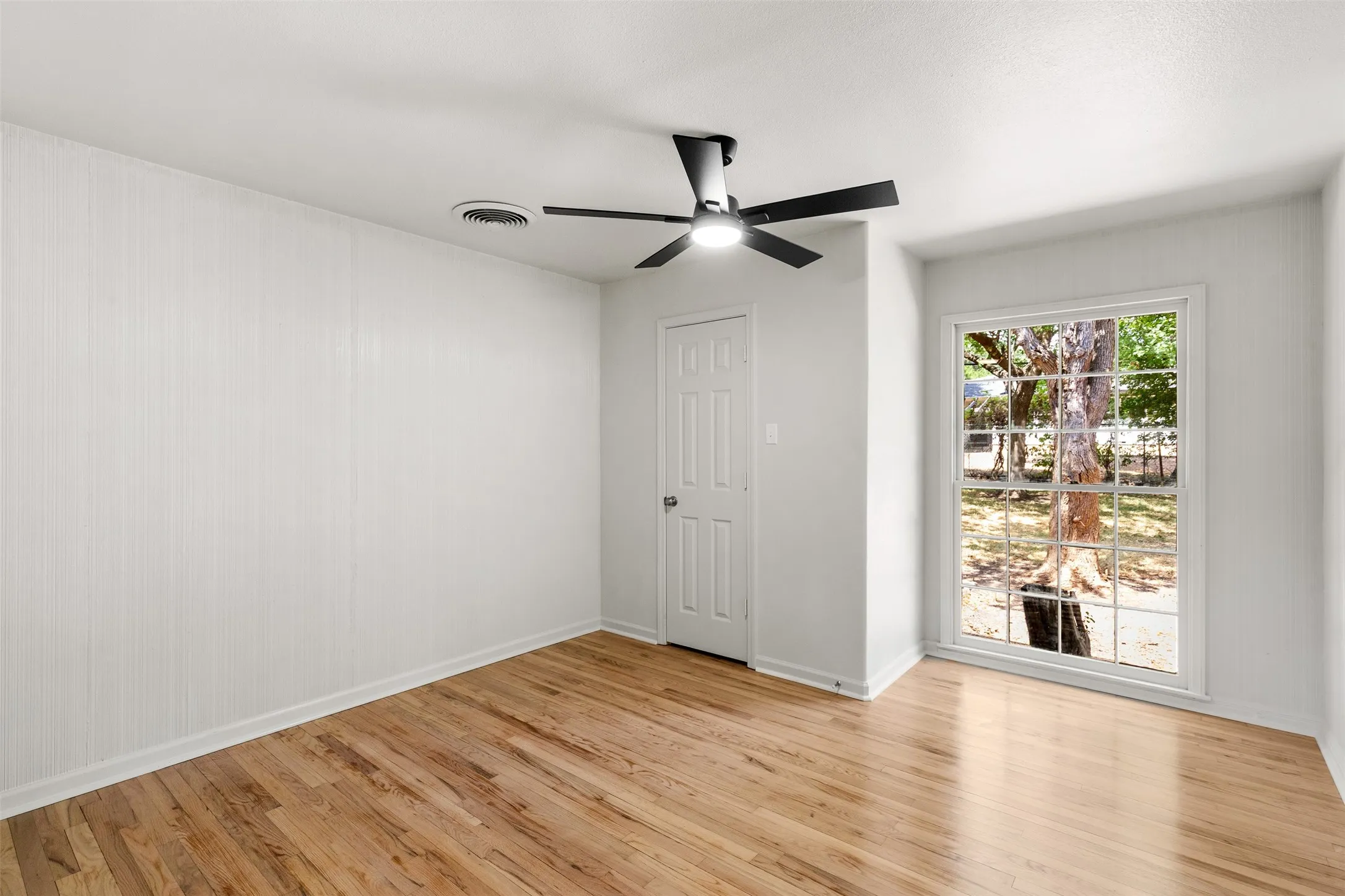 Single Family Residence For Sale in Mc Lennan County , 4601 Robinwood Drive, Waco, Texas 76708, 3 Bedroom, 2 Bathroom, 2 Garage spaces, 1,553 Sqft, built in 1954, mls#21366942, Real Estate Agent in Waco, Homes For Sale in Mc Lennan county, Homes For Sale in Waco, Realtor in Waco Texas, Real Estate Brokerage Independent Realty Texas, Luminita Cordes Realtor