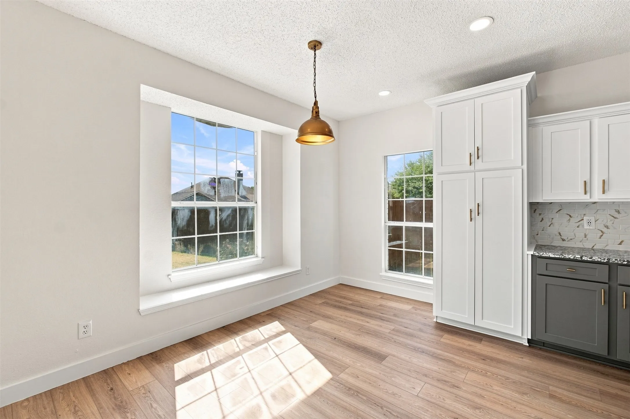 Single Family Residence For Rent in Denton County , 2124 Newport Drive, Flower Mound, Texas 75028, 4 Bedroom, 3 Bathroom, 2 Garage spaces, 2,211 Sqft, built in 1992, mls#21366959, Real Estate Agent in Flower Mound, Homes For Rent in Denton county, Homes For Rent in Flower Mound, Realtor in Flower Mound Texas, Real Estate Brokerage Independent Realty Texas, Luminita Cordes Realtor