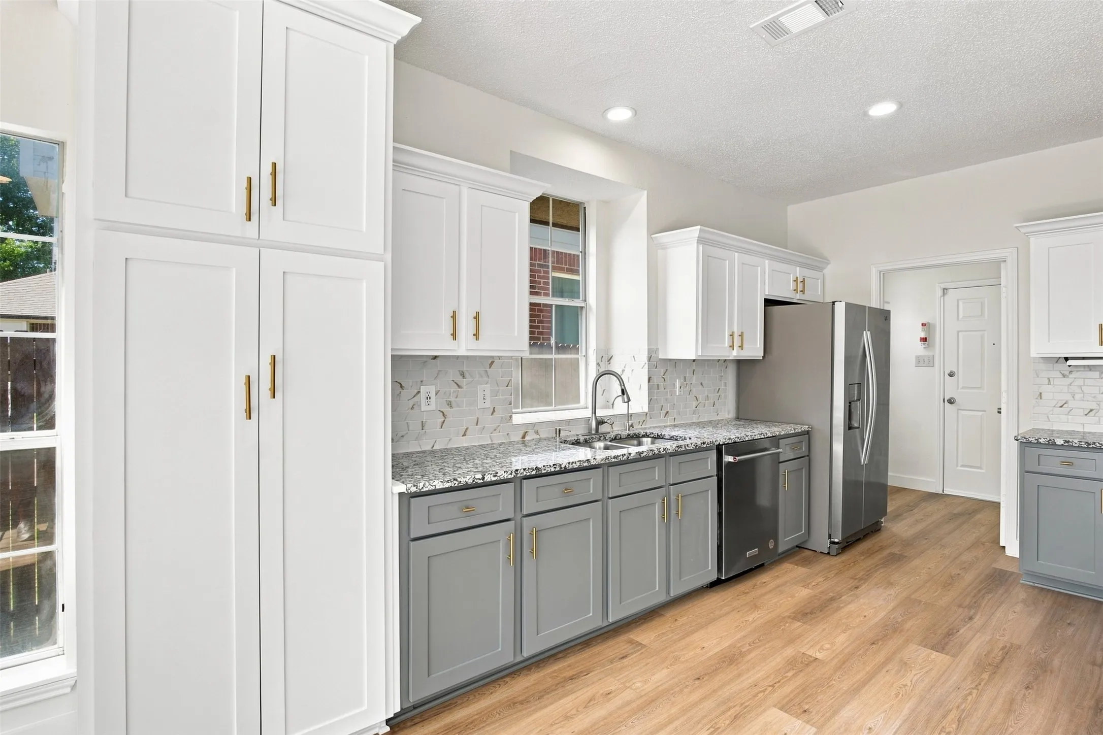 Single Family Residence For Rent in Denton County , 2124 Newport Drive, Flower Mound, Texas 75028, 4 Bedroom, 3 Bathroom, 2 Garage spaces, 2,211 Sqft, built in 1992, mls#21366959, Real Estate Agent in Flower Mound, Homes For Rent in Denton county, Homes For Rent in Flower Mound, Realtor in Flower Mound Texas, Real Estate Brokerage Independent Realty Texas, Luminita Cordes Realtor