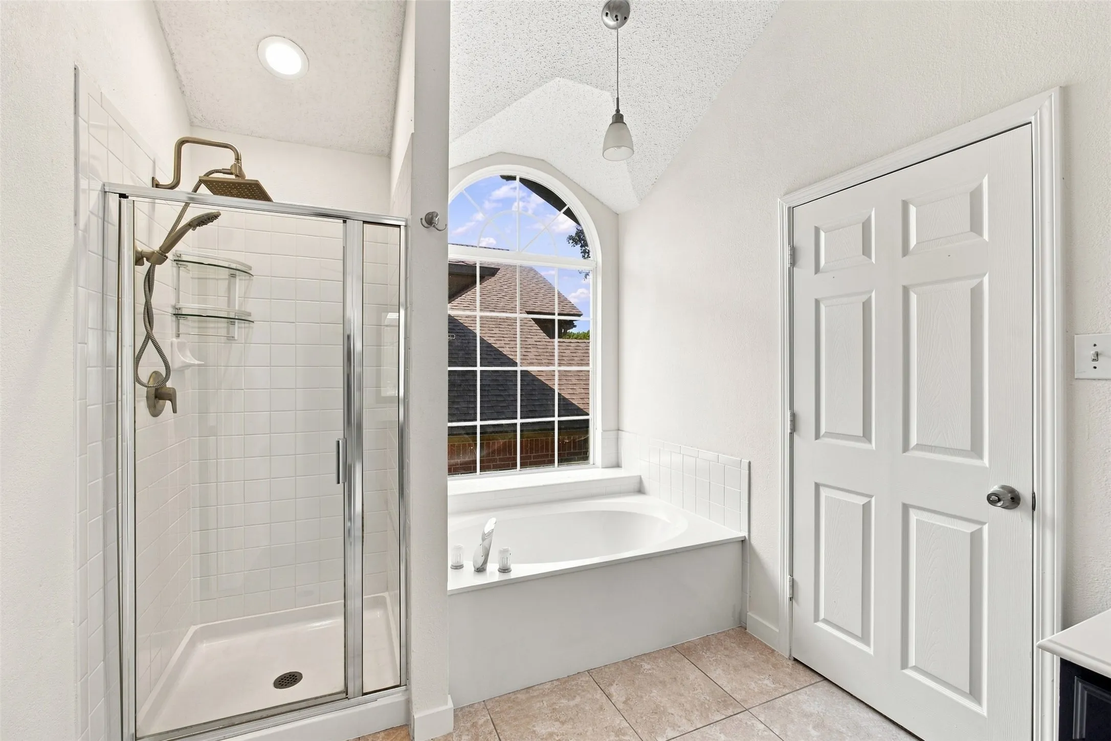 Single Family Residence For Rent in Denton County , 2124 Newport Drive, Flower Mound, Texas 75028, 4 Bedroom, 3 Bathroom, 2 Garage spaces, 2,211 Sqft, built in 1992, mls#21366959, Real Estate Agent in Flower Mound, Homes For Rent in Denton county, Homes For Rent in Flower Mound, Realtor in Flower Mound Texas, Real Estate Brokerage Independent Realty Texas, Luminita Cordes Realtor