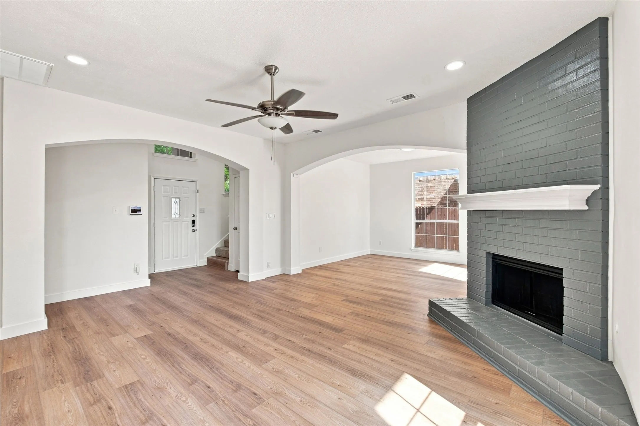 Single Family Residence For Rent in Denton County , 2124 Newport Drive, Flower Mound, Texas 75028, 4 Bedroom, 3 Bathroom, 2 Garage spaces, 2,211 Sqft, built in 1992, mls#21366959, Real Estate Agent in Flower Mound, Homes For Rent in Denton county, Homes For Rent in Flower Mound, Realtor in Flower Mound Texas, Real Estate Brokerage Independent Realty Texas, Luminita Cordes Realtor