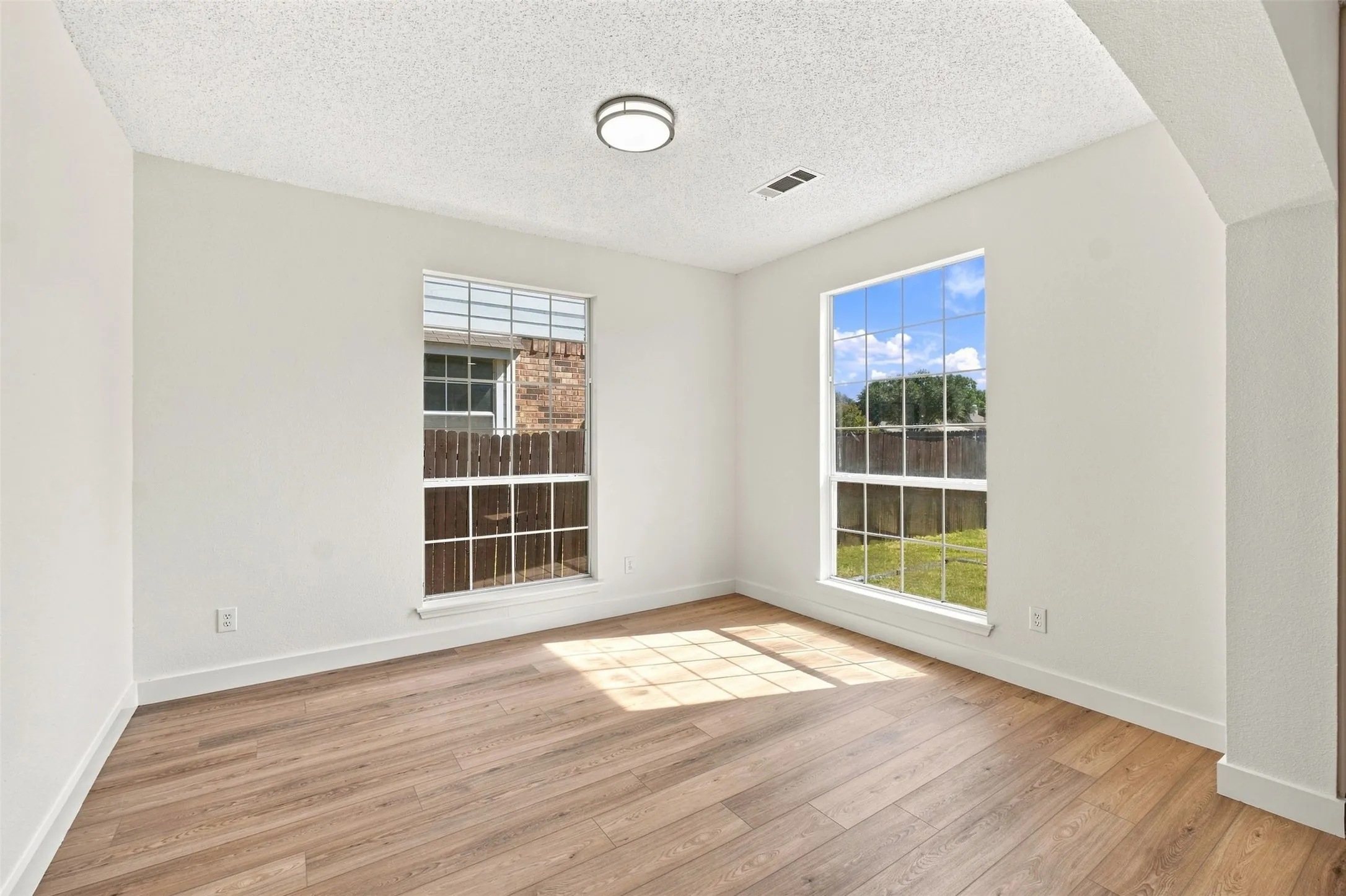 Single Family Residence For Rent in Denton County , 2124 Newport Drive, Flower Mound, Texas 75028, 4 Bedroom, 3 Bathroom, 2 Garage spaces, 2,211 Sqft, built in 1992, mls#21366959, Real Estate Agent in Flower Mound, Homes For Rent in Denton county, Homes For Rent in Flower Mound, Realtor in Flower Mound Texas, Real Estate Brokerage Independent Realty Texas, Luminita Cordes Realtor