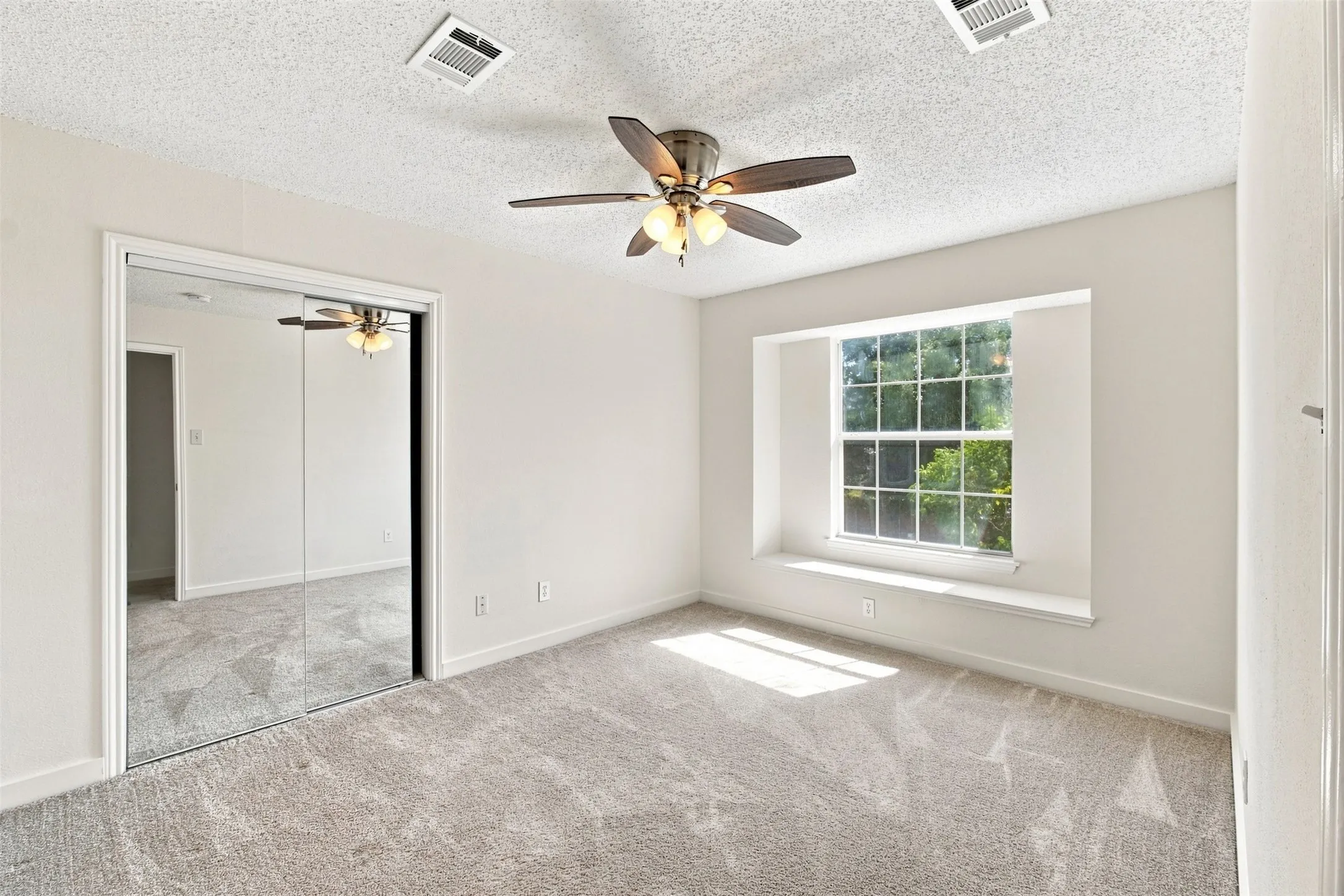 Single Family Residence For Rent in Denton County , 2124 Newport Drive, Flower Mound, Texas 75028, 4 Bedroom, 3 Bathroom, 2 Garage spaces, 2,211 Sqft, built in 1992, mls#21366959, Real Estate Agent in Flower Mound, Homes For Rent in Denton county, Homes For Rent in Flower Mound, Realtor in Flower Mound Texas, Real Estate Brokerage Independent Realty Texas, Luminita Cordes Realtor
