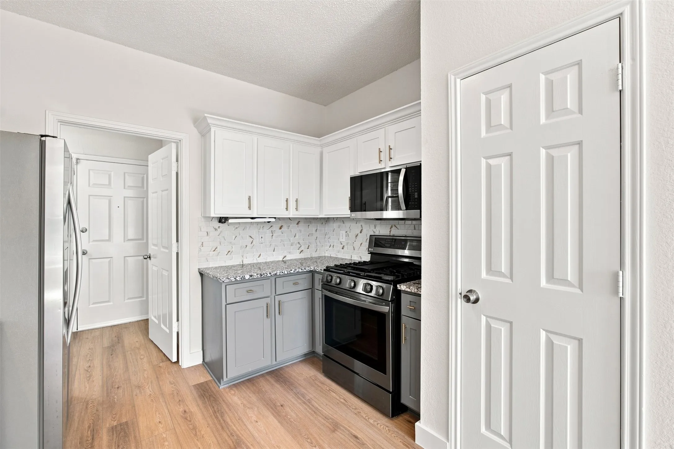Single Family Residence For Rent in Denton County , 2124 Newport Drive, Flower Mound, Texas 75028, 4 Bedroom, 3 Bathroom, 2 Garage spaces, 2,211 Sqft, built in 1992, mls#21366959, Real Estate Agent in Flower Mound, Homes For Rent in Denton county, Homes For Rent in Flower Mound, Realtor in Flower Mound Texas, Real Estate Brokerage Independent Realty Texas, Luminita Cordes Realtor