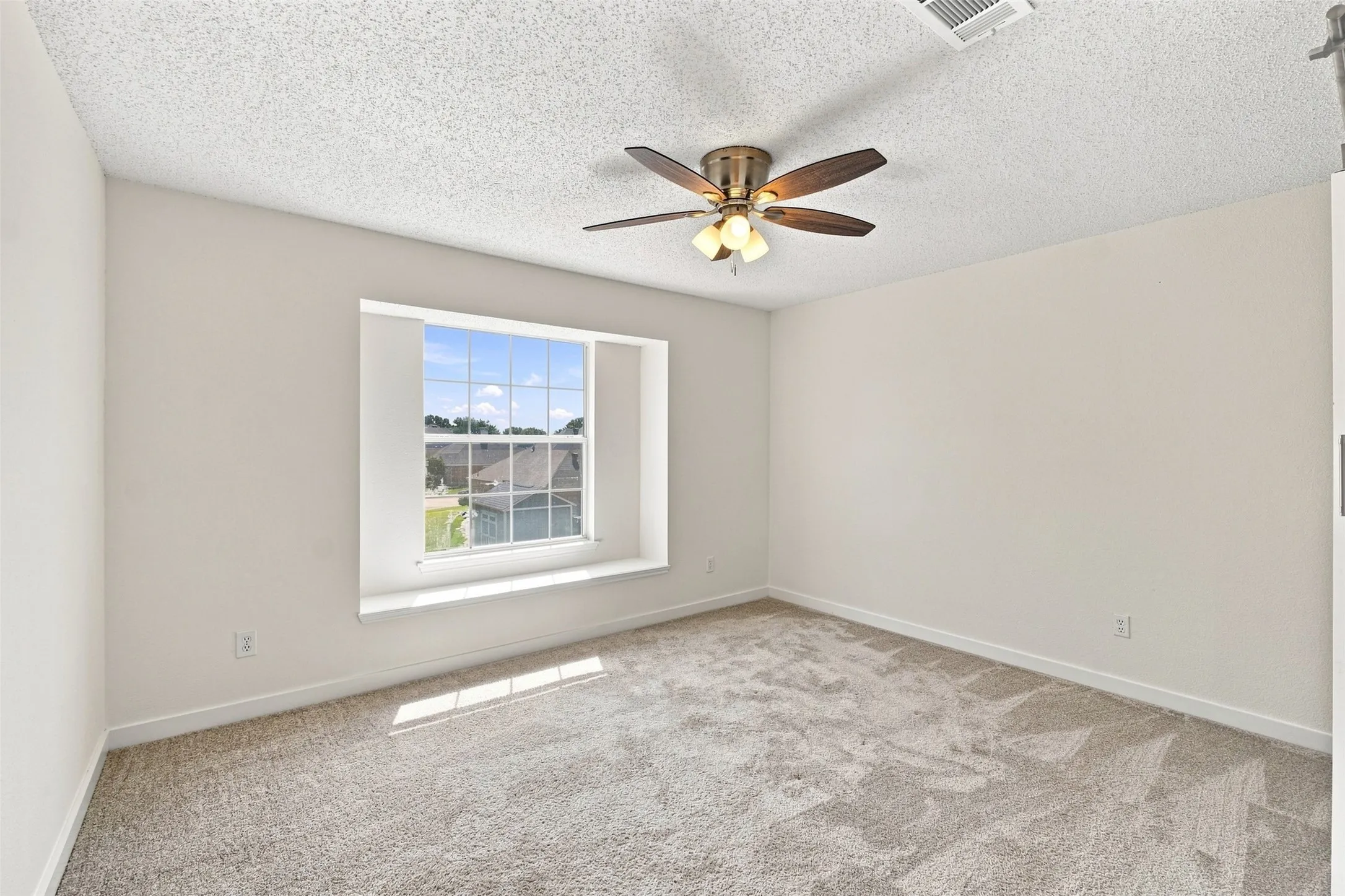 Single Family Residence For Rent in Denton County , 2124 Newport Drive, Flower Mound, Texas 75028, 4 Bedroom, 3 Bathroom, 2 Garage spaces, 2,211 Sqft, built in 1992, mls#21366959, Real Estate Agent in Flower Mound, Homes For Rent in Denton county, Homes For Rent in Flower Mound, Realtor in Flower Mound Texas, Real Estate Brokerage Independent Realty Texas, Luminita Cordes Realtor
