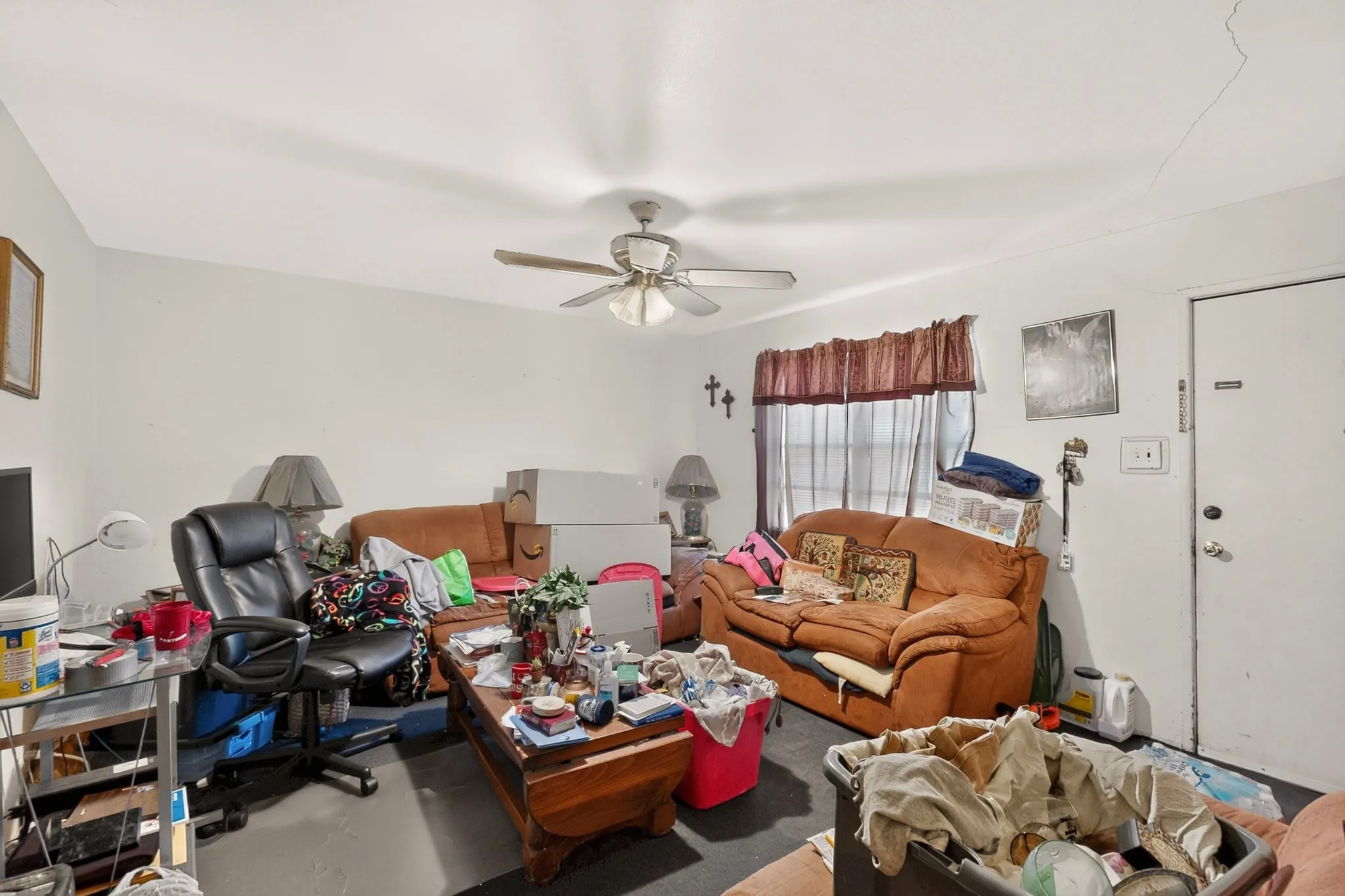 Single Family Residence For Sale in Ellis County , 2225 Mayfair Street, Ennis, Texas 75119, 3 Bedroom, 1 Bathroom, 1 Garage spaces, 908 Sqft, built in 1955, mls#21366433, Real Estate Agent in Ennis, Homes For Sale in Ellis county, Homes For Sale in Ennis, Realtor in Ennis Texas, Real Estate Brokerage Independent Realty Texas, Luminita Cordes Realtor