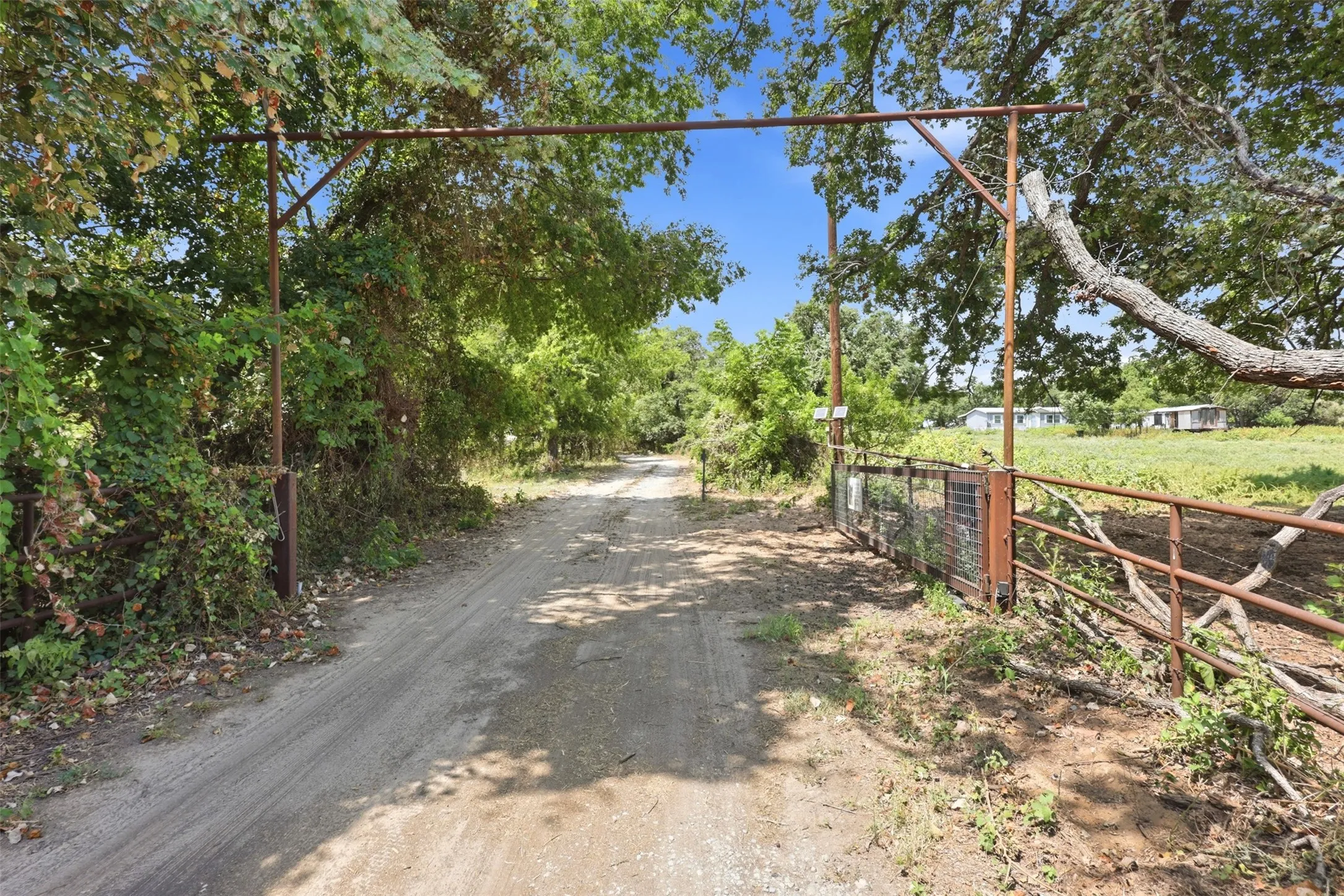 Single Family Residence For Sale in Wise County , 1724 County Road 4790, Boyd, Texas 76023, 6 Bedroom, 4 Bathroom, Garage spaces, 3,600 Sqft, built in 2017, mls#21362695, Real Estate Agent in Boyd, Homes For Sale in Wise county, Homes For Sale in Boyd, Realtor in Boyd Texas, Real Estate Brokerage Independent Realty Texas, Luminita Cordes Realtor