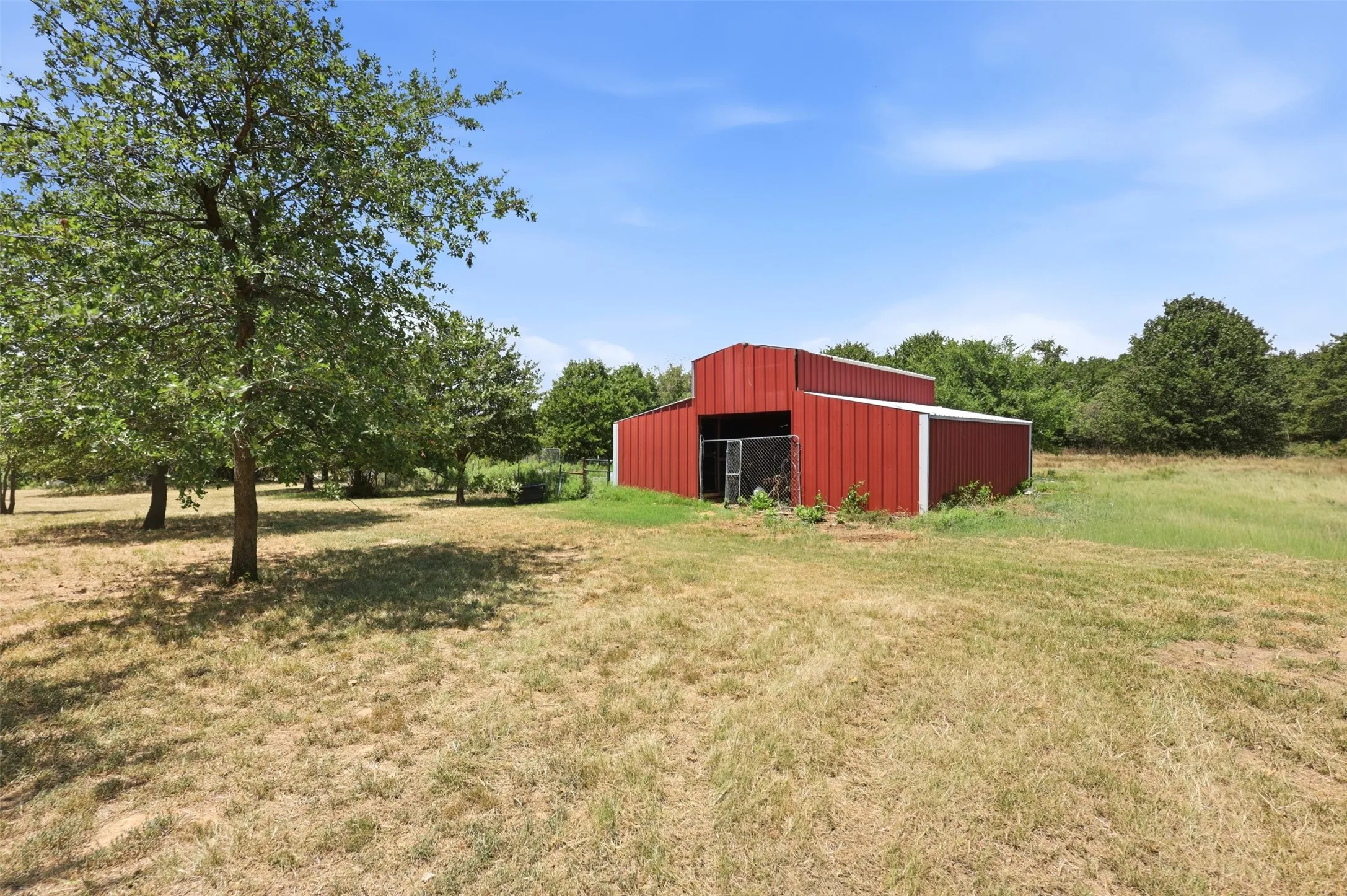 Single Family Residence For Sale in Wise County , 1724 County Road 4790, Boyd, Texas 76023, 6 Bedroom, 4 Bathroom, Garage spaces, 3,600 Sqft, built in 2017, mls#21362695, Real Estate Agent in Boyd, Homes For Sale in Wise county, Homes For Sale in Boyd, Realtor in Boyd Texas, Real Estate Brokerage Independent Realty Texas, Luminita Cordes Realtor