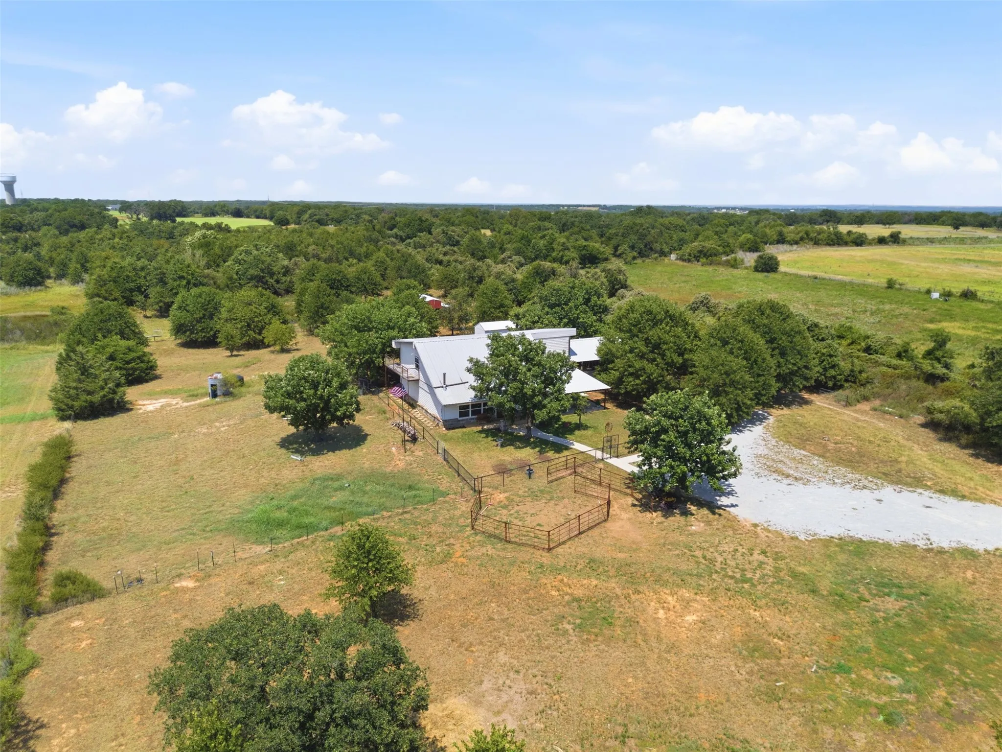 Single Family Residence For Sale in Wise County , 1724 County Road 4790, Boyd, Texas 76023, 6 Bedroom, 4 Bathroom, Garage spaces, 3,600 Sqft, built in 2017, mls#21362695, Real Estate Agent in Boyd, Homes For Sale in Wise county, Homes For Sale in Boyd, Realtor in Boyd Texas, Real Estate Brokerage Independent Realty Texas, Luminita Cordes Realtor