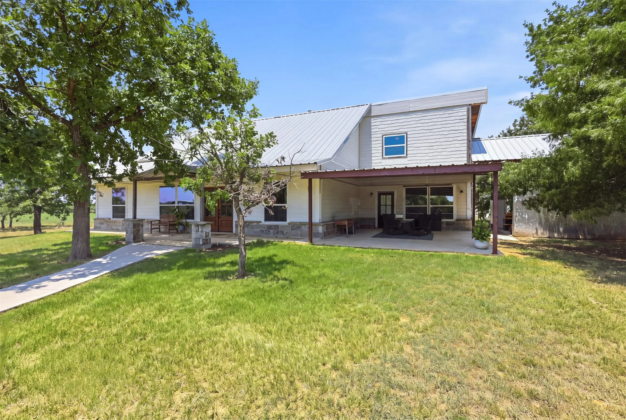 Single Family Residence For Sale in Wise County , 1724 County Road 4790, Boyd, Texas 76023, 6 Bedroom, 4 Bathroom, Garage spaces, 3,600 Sqft, built in 2017, mls#21362695, Real Estate Agent in Boyd, Homes For Sale in Wise county, Homes For Sale in Boyd, Realtor in Boyd Texas, Real Estate Brokerage Independent Realty Texas, Luminita Cordes Realtor