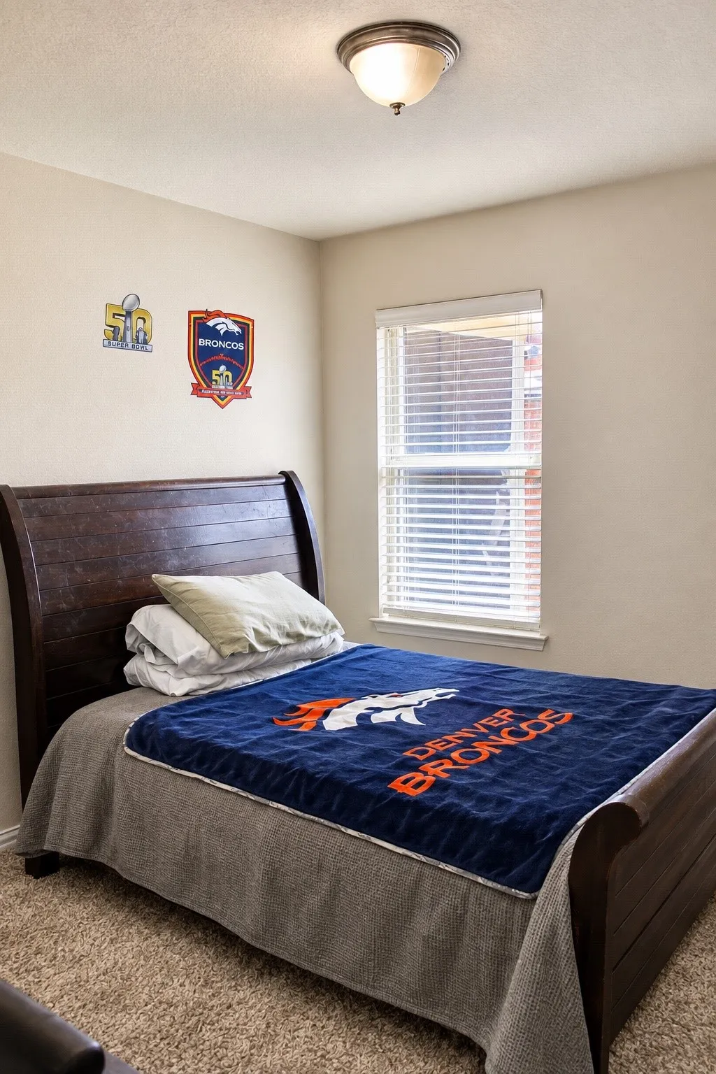 Single Family Residence For Sale in Denton County , 809 Kinghaven Drive, Little Elm, Texas 75068, 4 Bedroom, 2 Bathroom, 2 Garage spaces, 2,025 Sqft, built in 2016, mls#21366101, Real Estate Agent in Little Elm, Homes For Sale in Denton county, Homes For Sale in Little Elm, Realtor in Little Elm Texas, Real Estate Brokerage Independent Realty Texas, Luminita Cordes Realtor