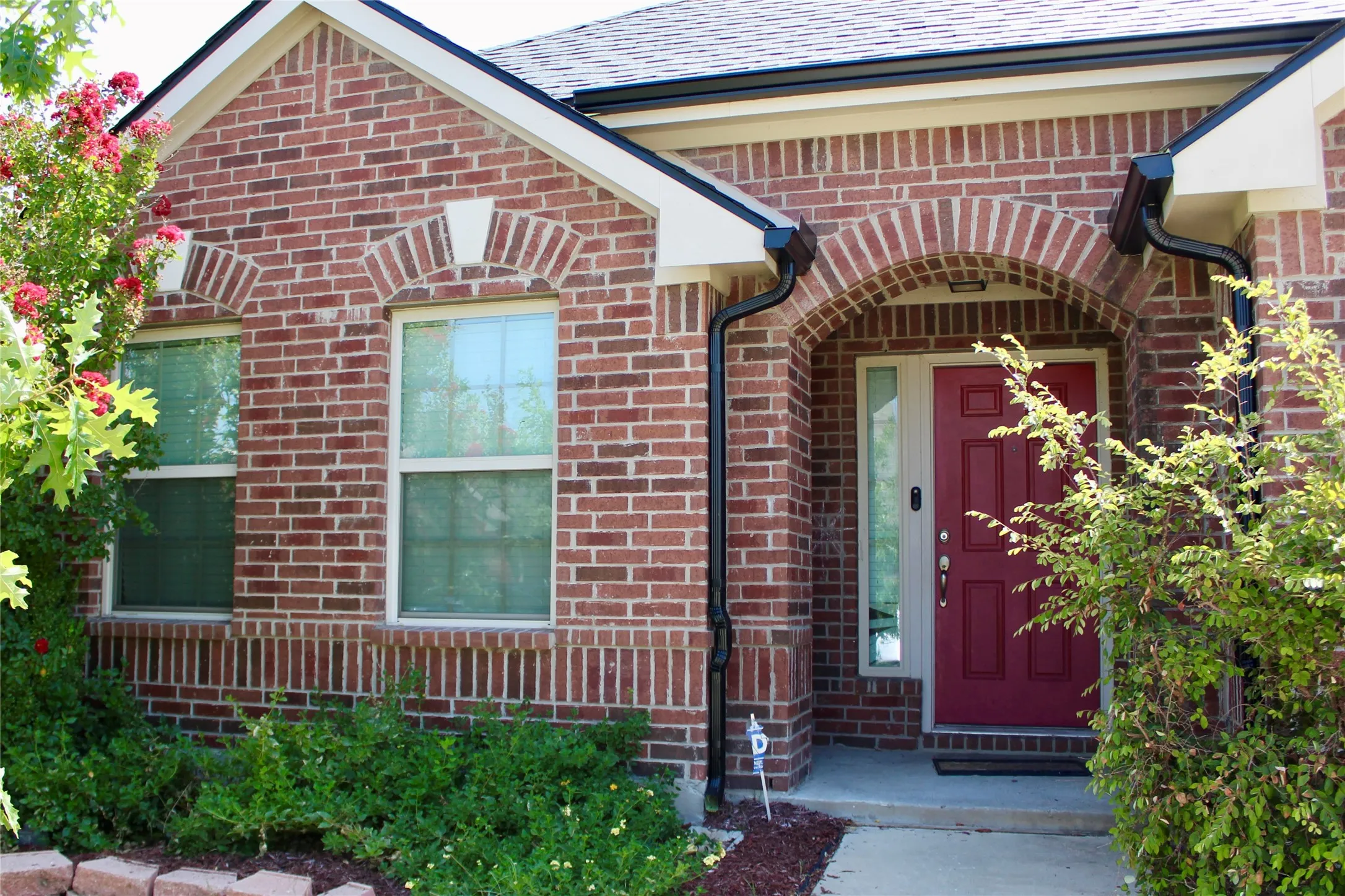 Single Family Residence For Sale in Denton County , 809 Kinghaven Drive, Little Elm, Texas 75068, 4 Bedroom, 2 Bathroom, 2 Garage spaces, 2,025 Sqft, built in 2016, mls#21366101, Real Estate Agent in Little Elm, Homes For Sale in Denton county, Homes For Sale in Little Elm, Realtor in Little Elm Texas, Real Estate Brokerage Independent Realty Texas, Luminita Cordes Realtor