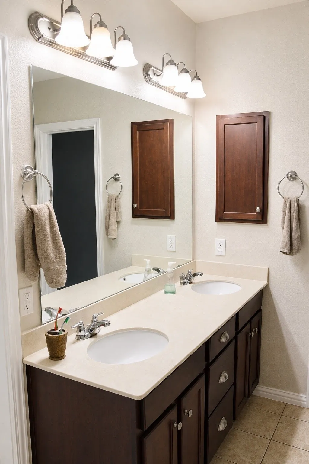 Single Family Residence For Sale in Denton County , 809 Kinghaven Drive, Little Elm, Texas 75068, 4 Bedroom, 2 Bathroom, 2 Garage spaces, 2,025 Sqft, built in 2016, mls#21366101, Real Estate Agent in Little Elm, Homes For Sale in Denton county, Homes For Sale in Little Elm, Realtor in Little Elm Texas, Real Estate Brokerage Independent Realty Texas, Luminita Cordes Realtor