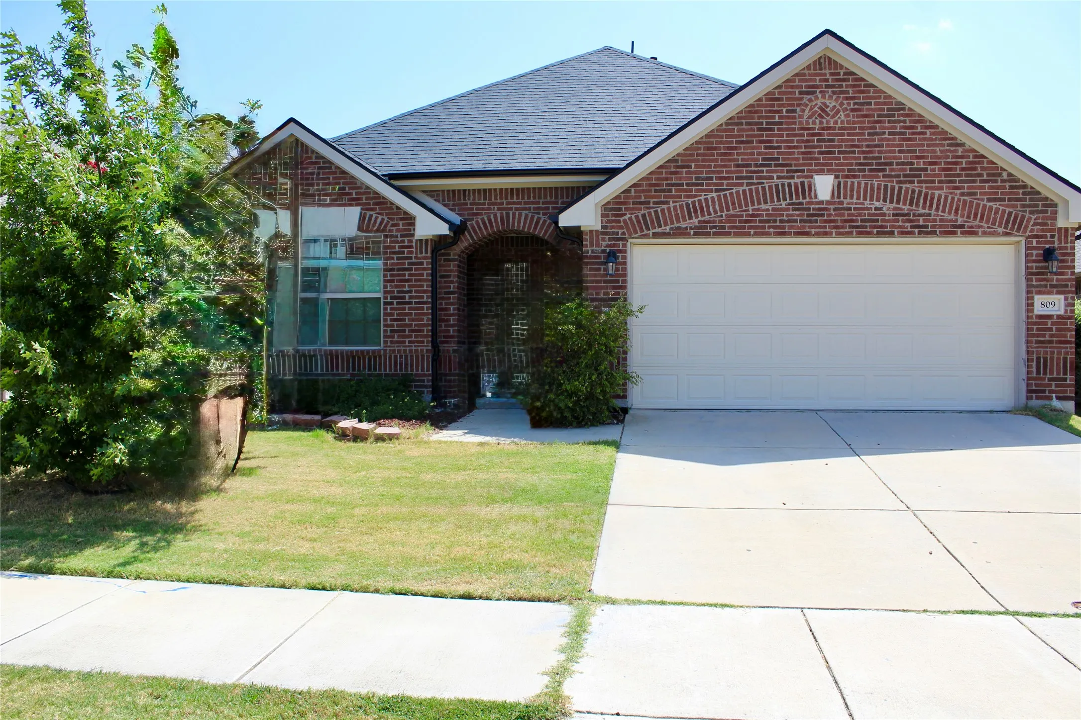 Single Family Residence For Sale in Denton County , 809 Kinghaven Drive, Little Elm, Texas 75068, 4 Bedroom, 2 Bathroom, 2 Garage spaces, 2,025 Sqft, built in 2016, mls#21366101, Real Estate Agent in Little Elm, Homes For Sale in Denton county, Homes For Sale in Little Elm, Realtor in Little Elm Texas, Real Estate Brokerage Independent Realty Texas, Luminita Cordes Realtor