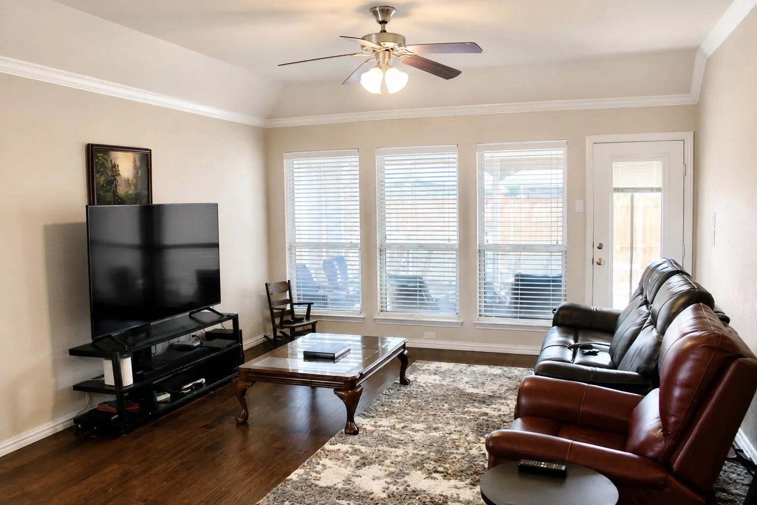 Single Family Residence For Sale in Denton County , 809 Kinghaven Drive, Little Elm, Texas 75068, 4 Bedroom, 2 Bathroom, 2 Garage spaces, 2,025 Sqft, built in 2016, mls#21366101, Real Estate Agent in Little Elm, Homes For Sale in Denton county, Homes For Sale in Little Elm, Realtor in Little Elm Texas, Real Estate Brokerage Independent Realty Texas, Luminita Cordes Realtor