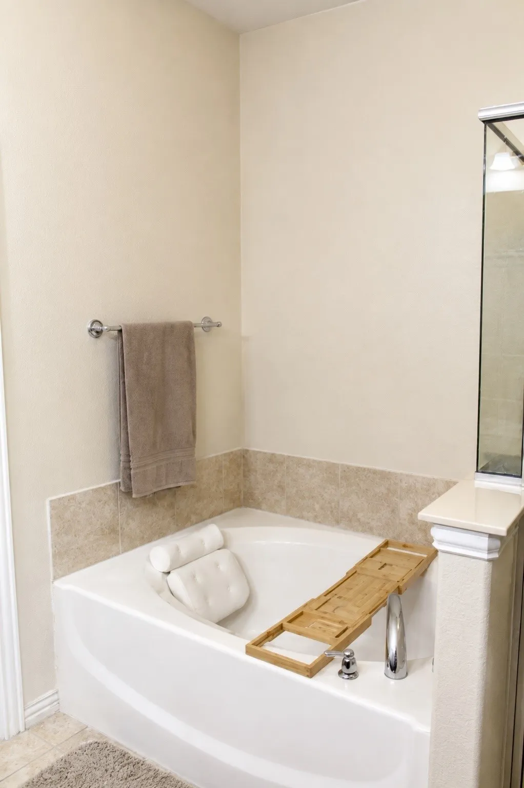 Single Family Residence For Sale in Denton County , 809 Kinghaven Drive, Little Elm, Texas 75068, 4 Bedroom, 2 Bathroom, 2 Garage spaces, 2,025 Sqft, built in 2016, mls#21366101, Real Estate Agent in Little Elm, Homes For Sale in Denton county, Homes For Sale in Little Elm, Realtor in Little Elm Texas, Real Estate Brokerage Independent Realty Texas, Luminita Cordes Realtor