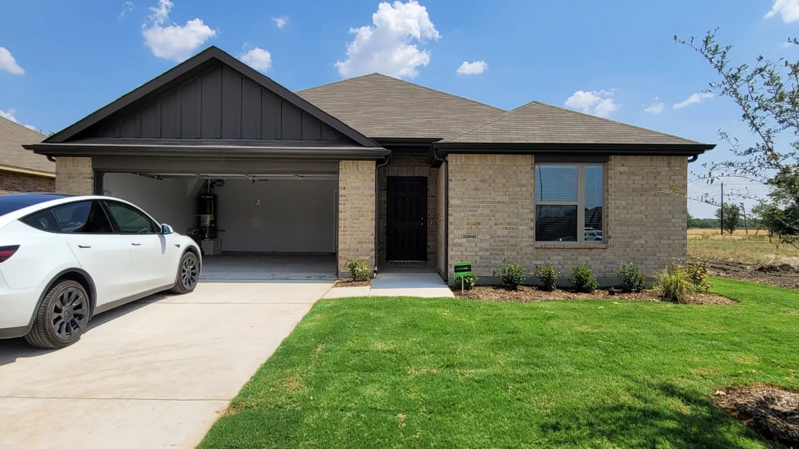 Single Family Residence For Rent in Grayson County , 1919 Rolling Ridge Drive, Van Alstyne, Texas 75495, 4 Bedroom, 2 Bathroom, 2 Garage spaces, 1,800 Sqft, built in 2023, mls#21366969, Real Estate Agent in Van Alstyne, Homes For Rent in Grayson county, Homes For Rent in Van Alstyne, Realtor in Van Alstyne Texas, Real Estate Brokerage Independent Realty Texas, Luminita Cordes Realtor