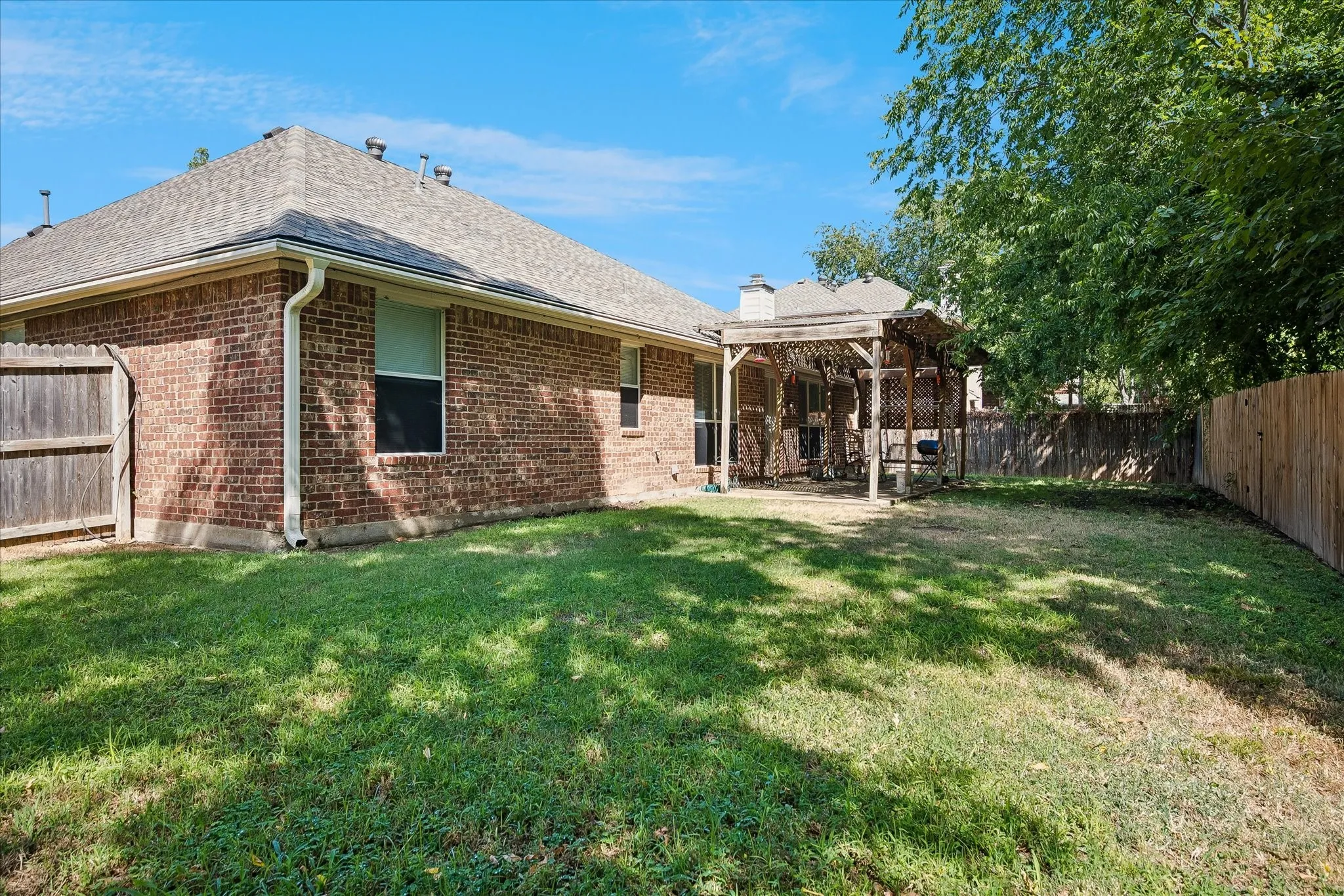 Single Family Residence For Sale in Dallas County , 3406 Harbor Pointe Drive, Rowlett, Texas 75088, 4 Bedroom, 2 Bathroom, 2 Garage spaces, 2,576 Sqft, built in 1998, mls#21366963, Real Estate Agent in Rowlett, Homes For Sale in Dallas county, Homes For Sale in Rowlett, Realtor in Rowlett Texas, Real Estate Brokerage Independent Realty Texas, Luminita Cordes Realtor