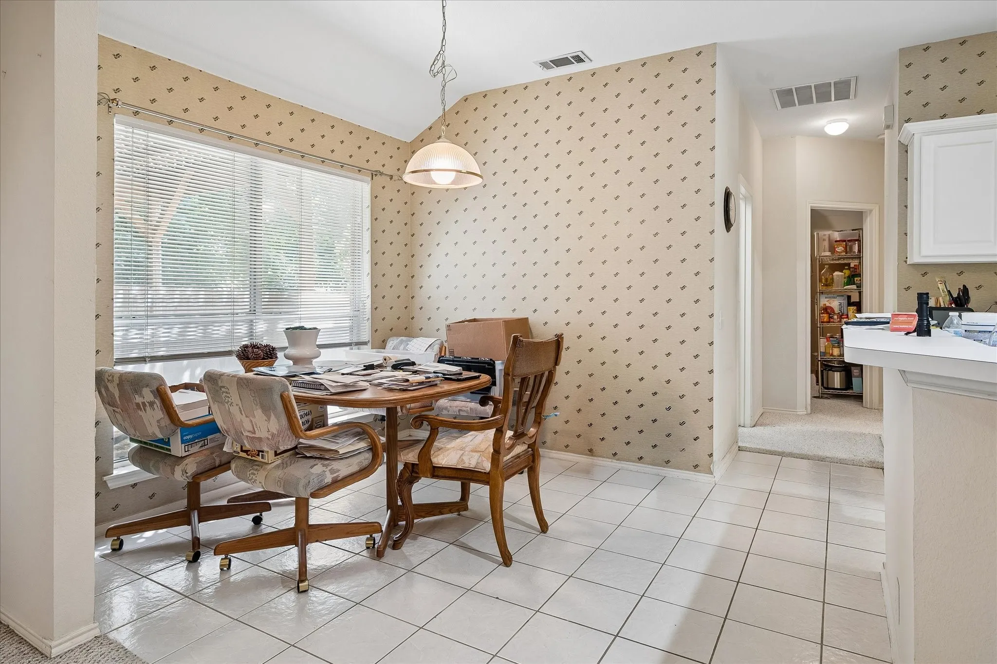 Single Family Residence For Sale in Dallas County , 3406 Harbor Pointe Drive, Rowlett, Texas 75088, 4 Bedroom, 2 Bathroom, 2 Garage spaces, 2,576 Sqft, built in 1998, mls#21366963, Real Estate Agent in Rowlett, Homes For Sale in Dallas county, Homes For Sale in Rowlett, Realtor in Rowlett Texas, Real Estate Brokerage Independent Realty Texas, Luminita Cordes Realtor